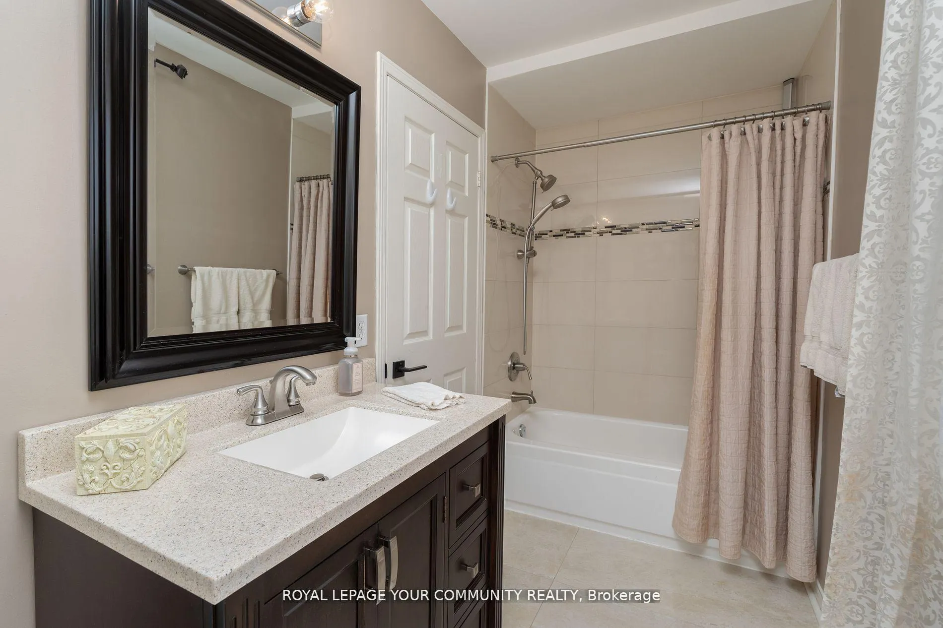 Photo 27 of 86 Corkwood Crescent, Vaughan, Maple — HOMEH