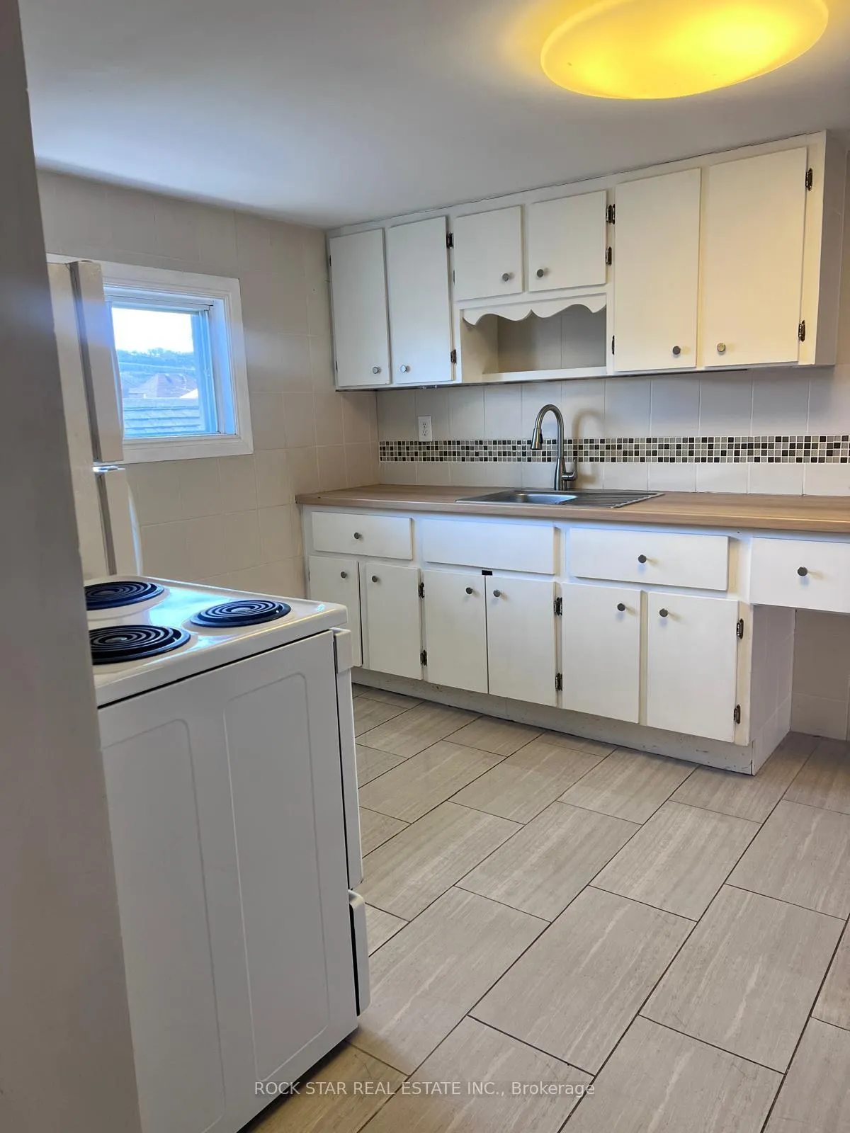 Photo 6 of Unit Upper, 26 Wentworth Street S, Hamilton, Landsdale — HOMEH