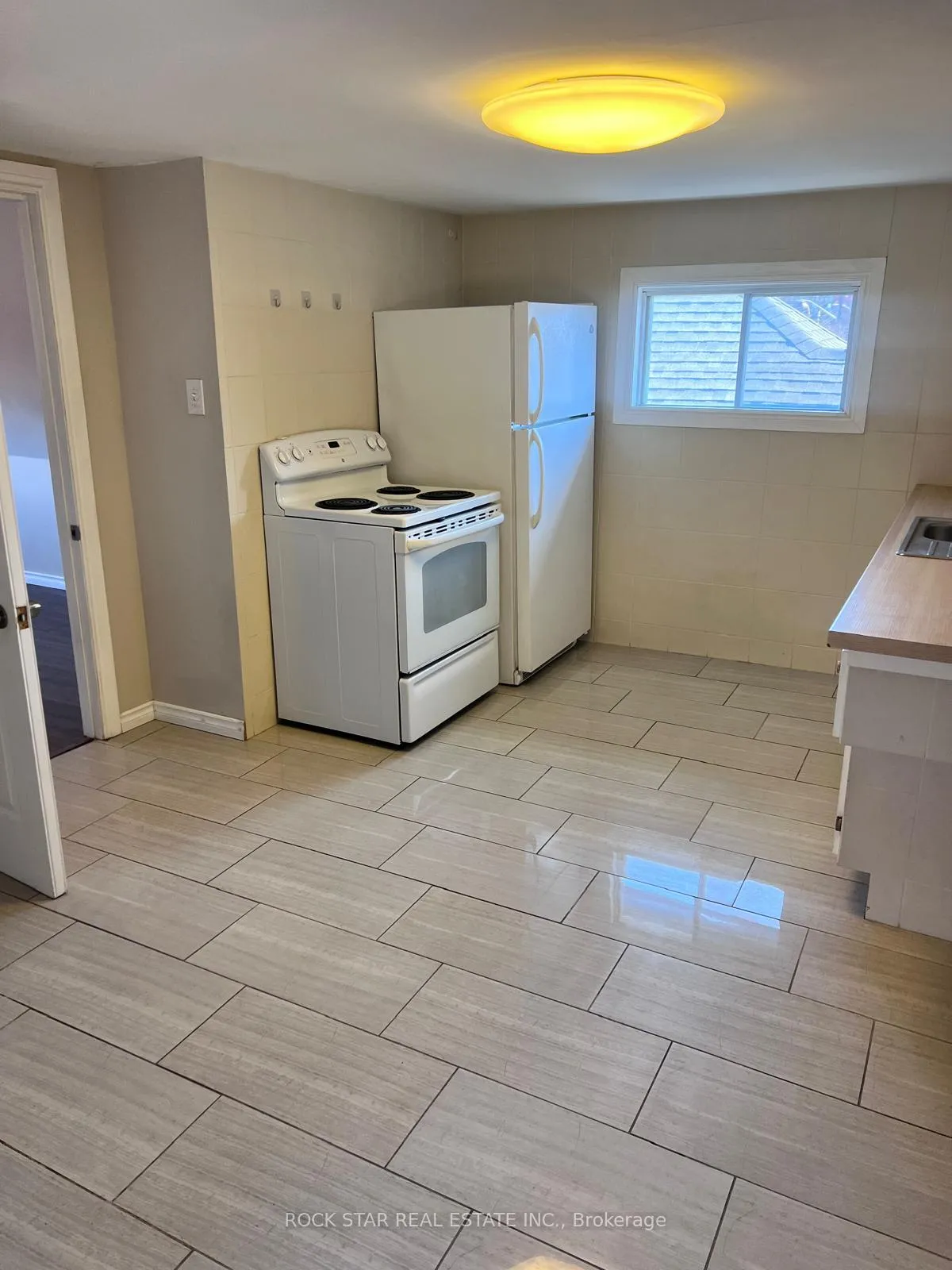 Photo 7 of Unit Upper, 26 Wentworth Street S, Hamilton, Landsdale — HOMEH
