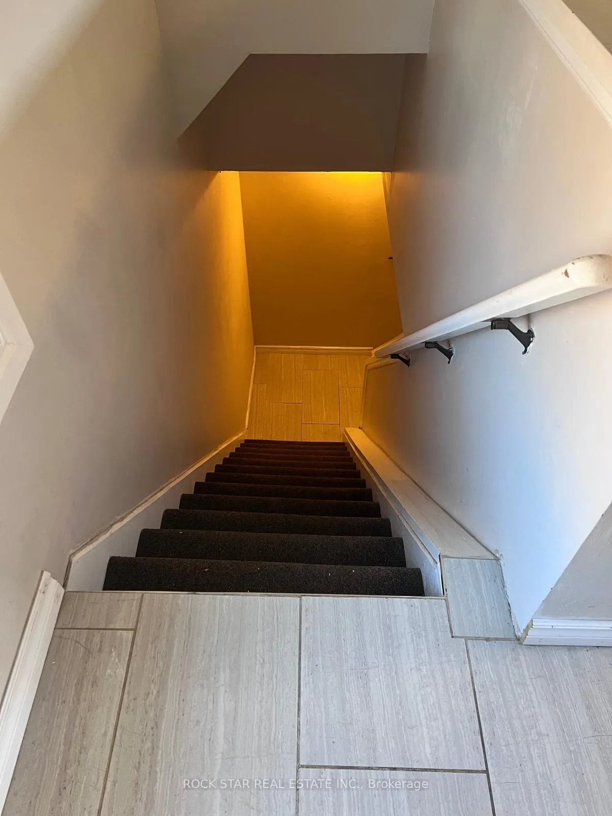 Photo 8 of Unit Upper, 26 Wentworth Street S, Hamilton, Landsdale — HOMEH