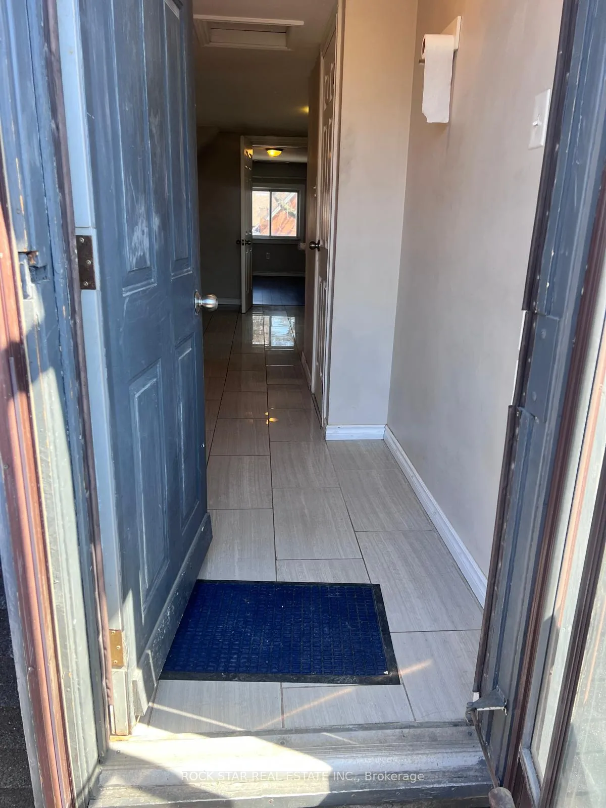 Photo 15 of Unit Upper, 26 Wentworth Street S, Hamilton, Landsdale — HOMEH