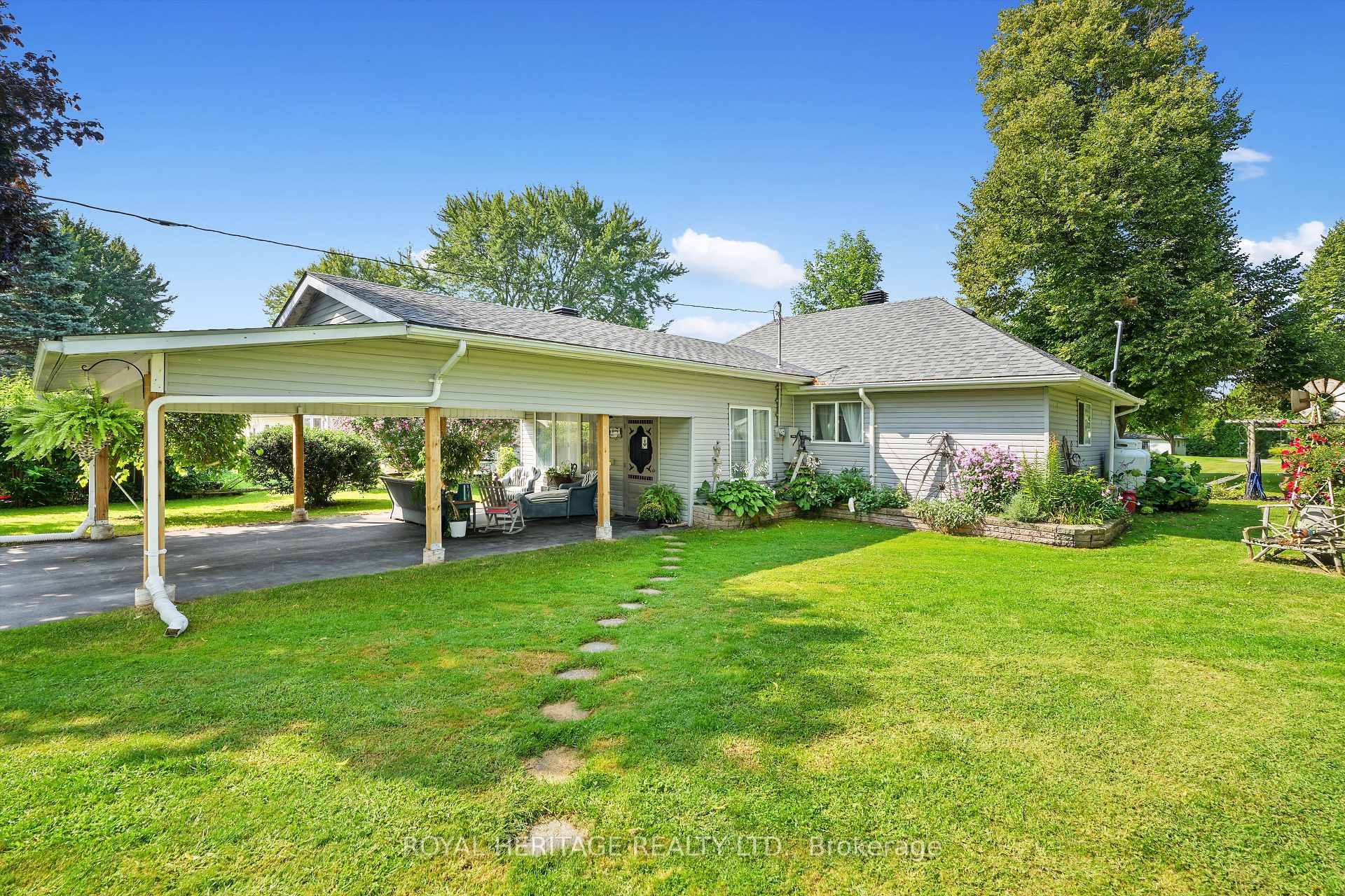 Front of 50 Willow Point Road