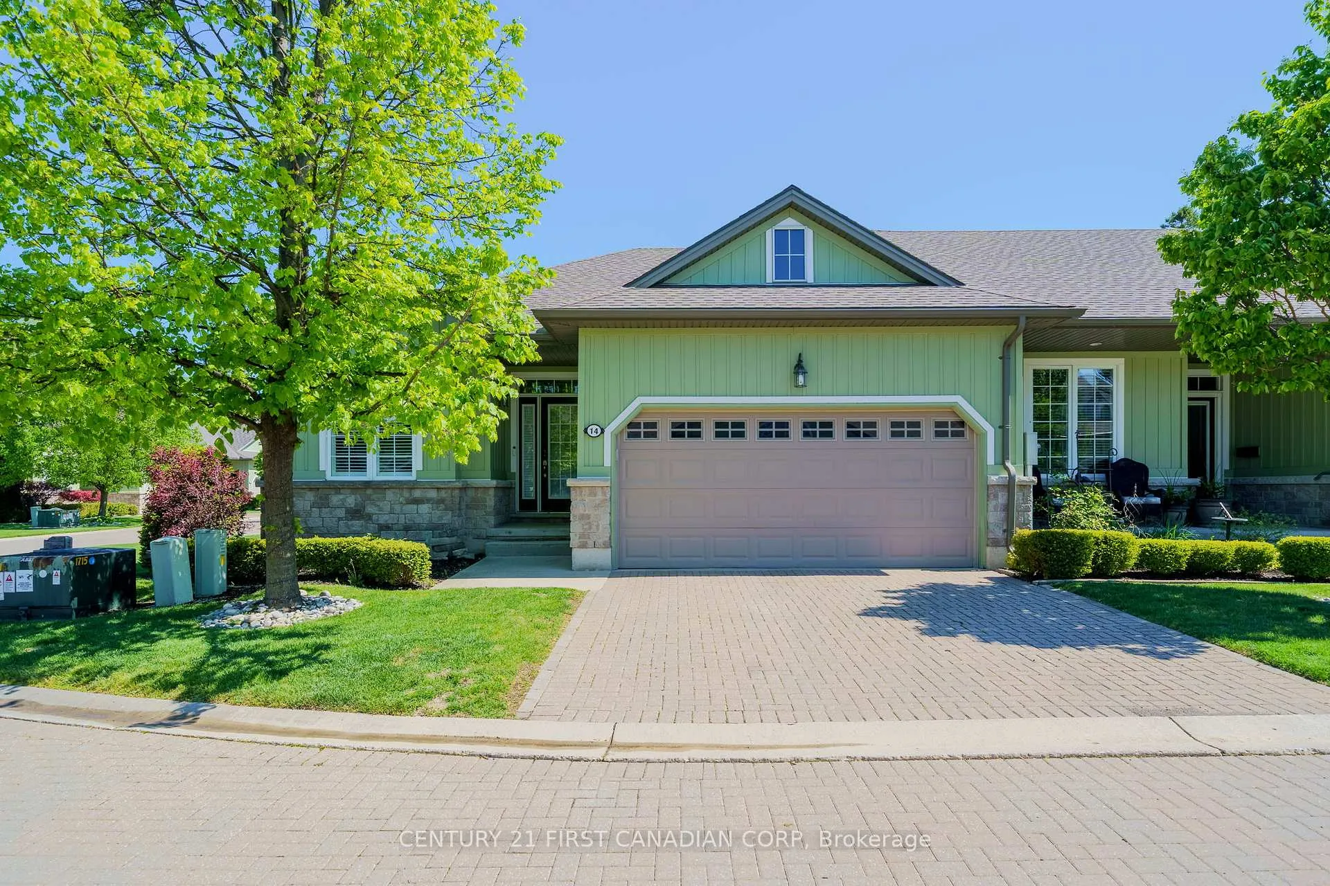 Front of 14 Oakwood Links Lane