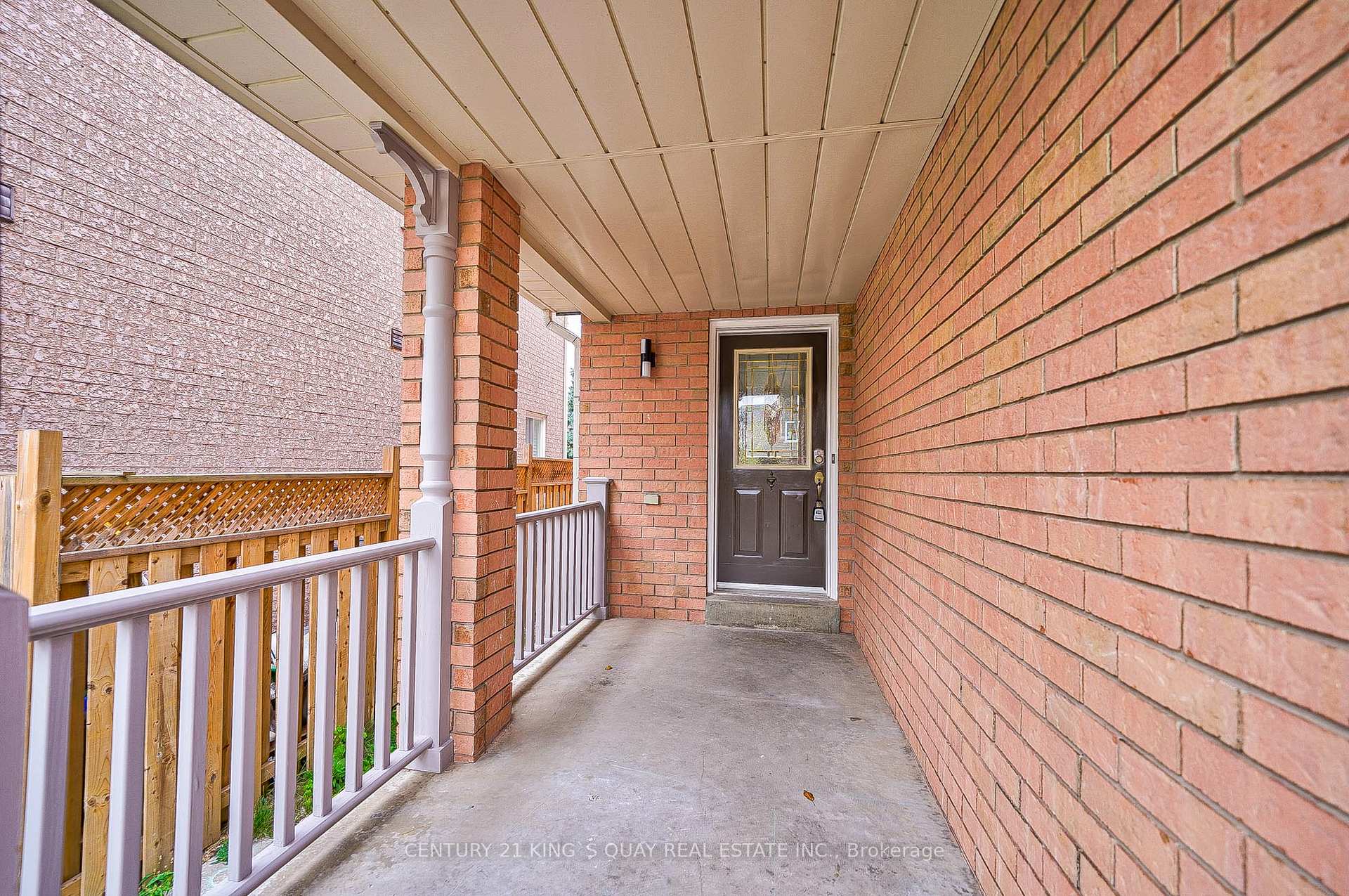 Photo 2 of 8 Hollidge Boulevard, Aurora, Bayview Wellington — HOMEH