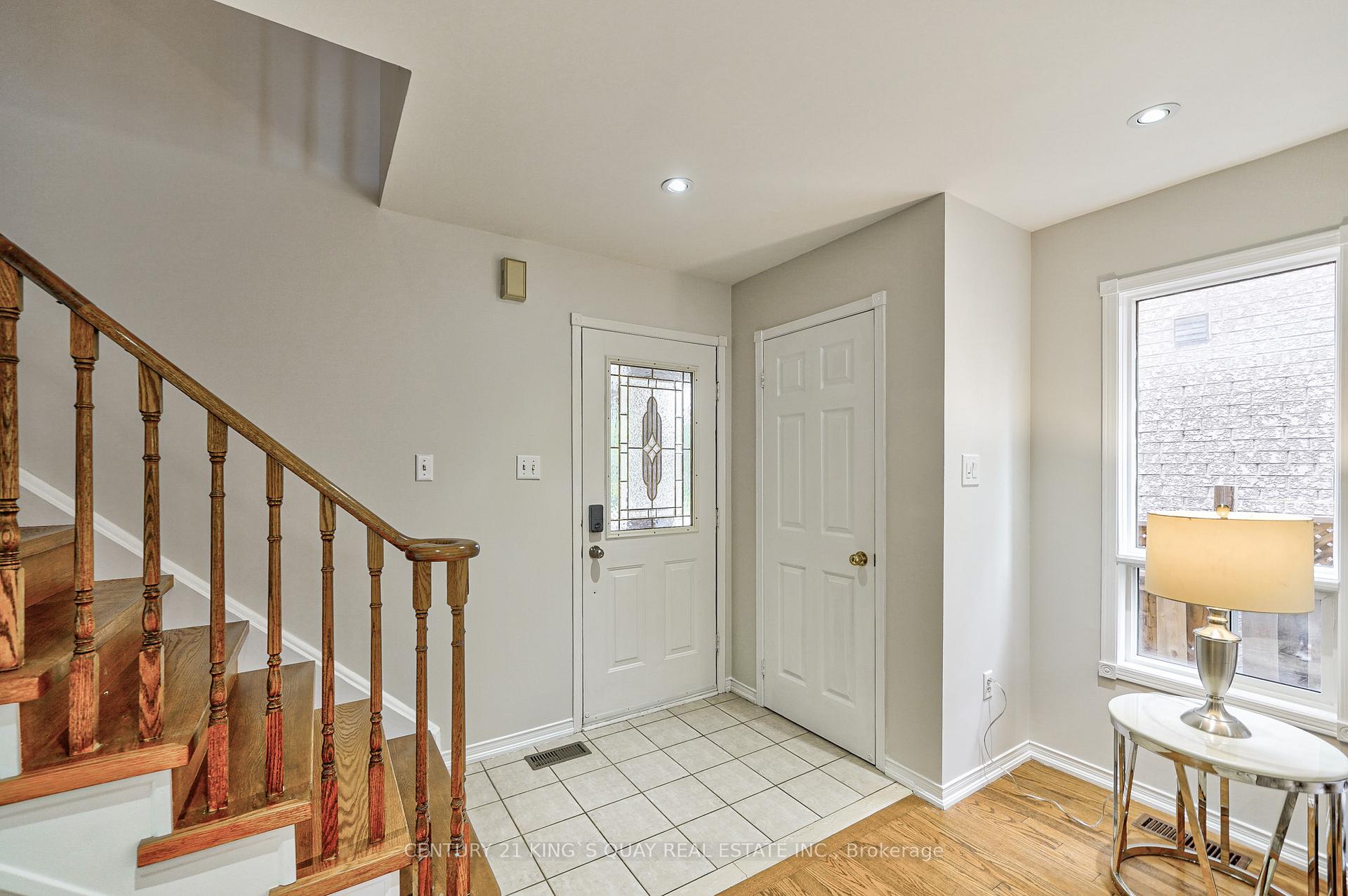 Photo 3 of 8 Hollidge Boulevard, Aurora, Bayview Wellington — HOMEH
