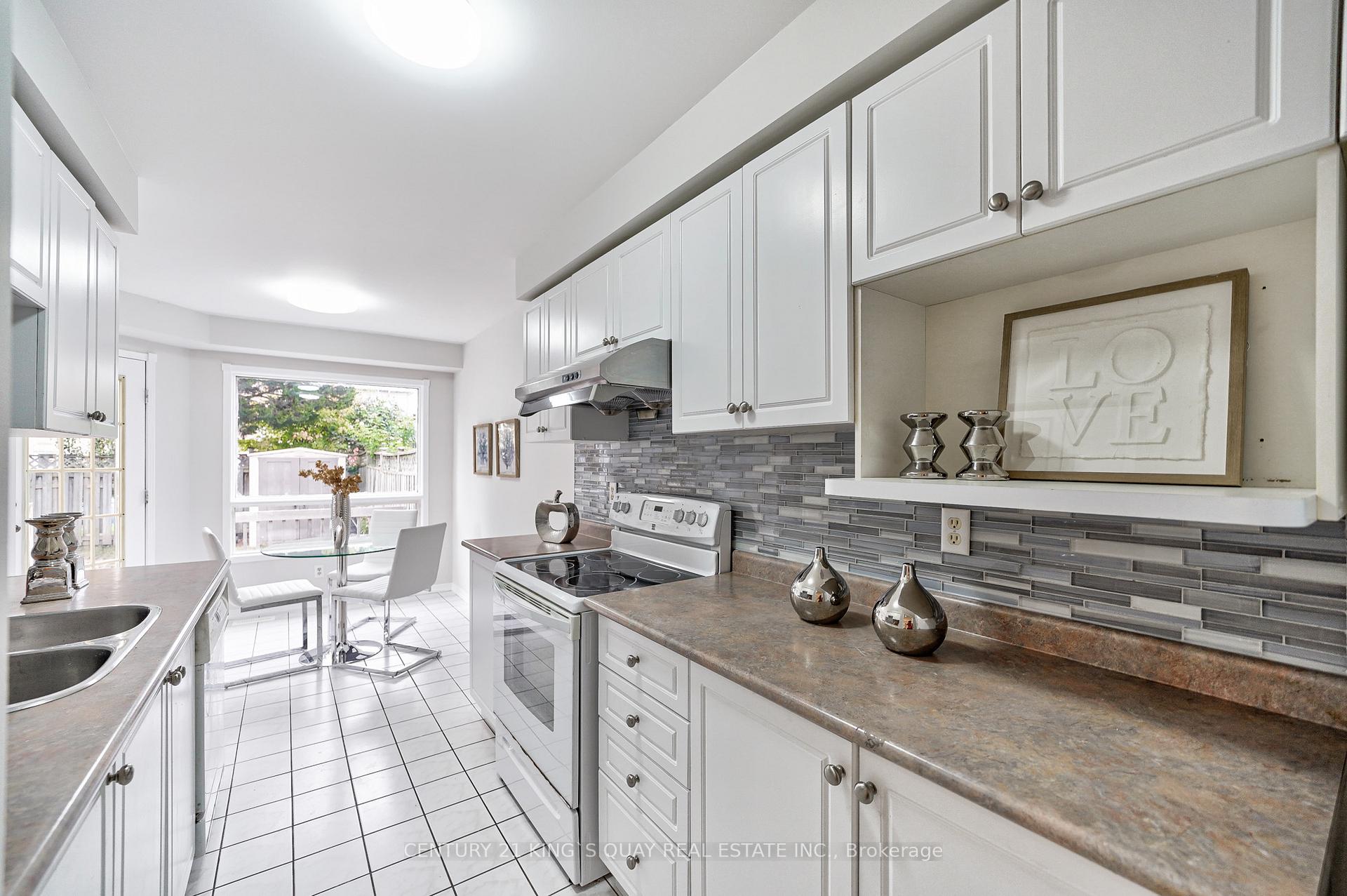 Photo 8 of 8 Hollidge Boulevard, Aurora, Bayview Wellington — HOMEH