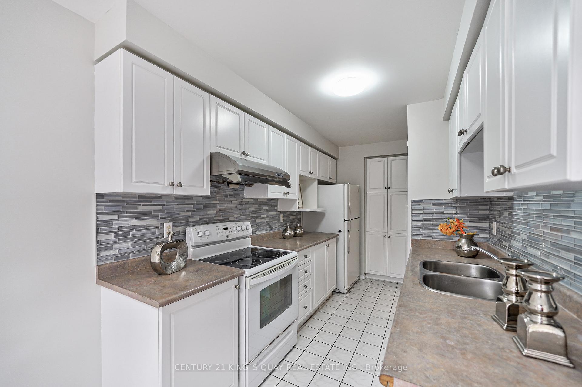 Photo 11 of 8 Hollidge Boulevard, Aurora, Bayview Wellington — HOMEH