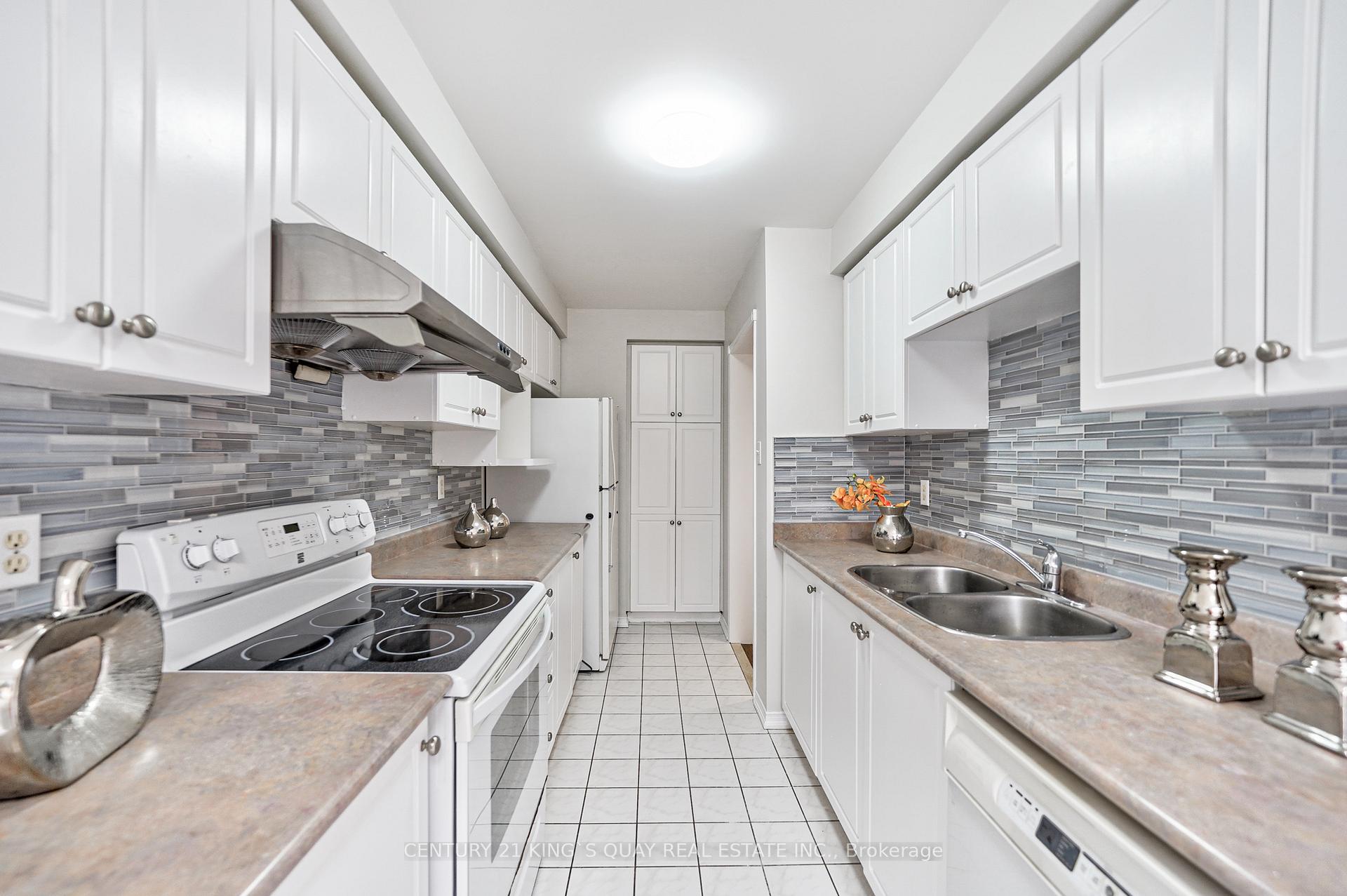 Photo 12 of 8 Hollidge Boulevard, Aurora, Bayview Wellington — HOMEH