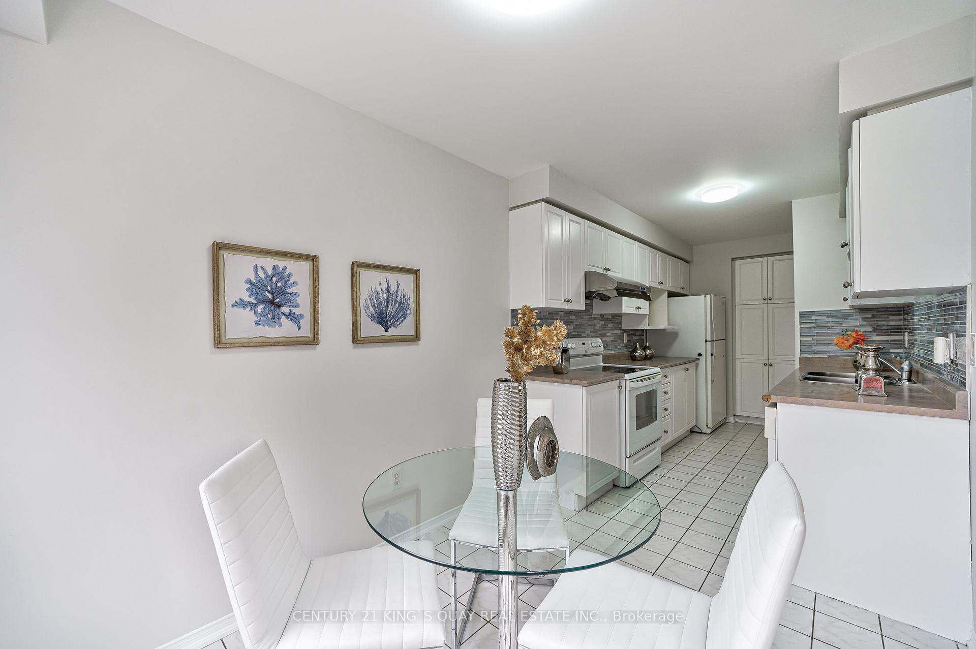 Photo 14 of 8 Hollidge Boulevard, Aurora, Bayview Wellington — HOMEH