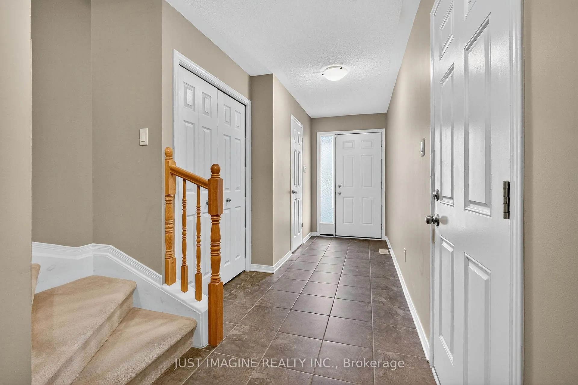 Photo 3 of 105 Caithness Private, Ottawa, Mer Bleue/Bradley Estates/Anderson Park — HOMEH