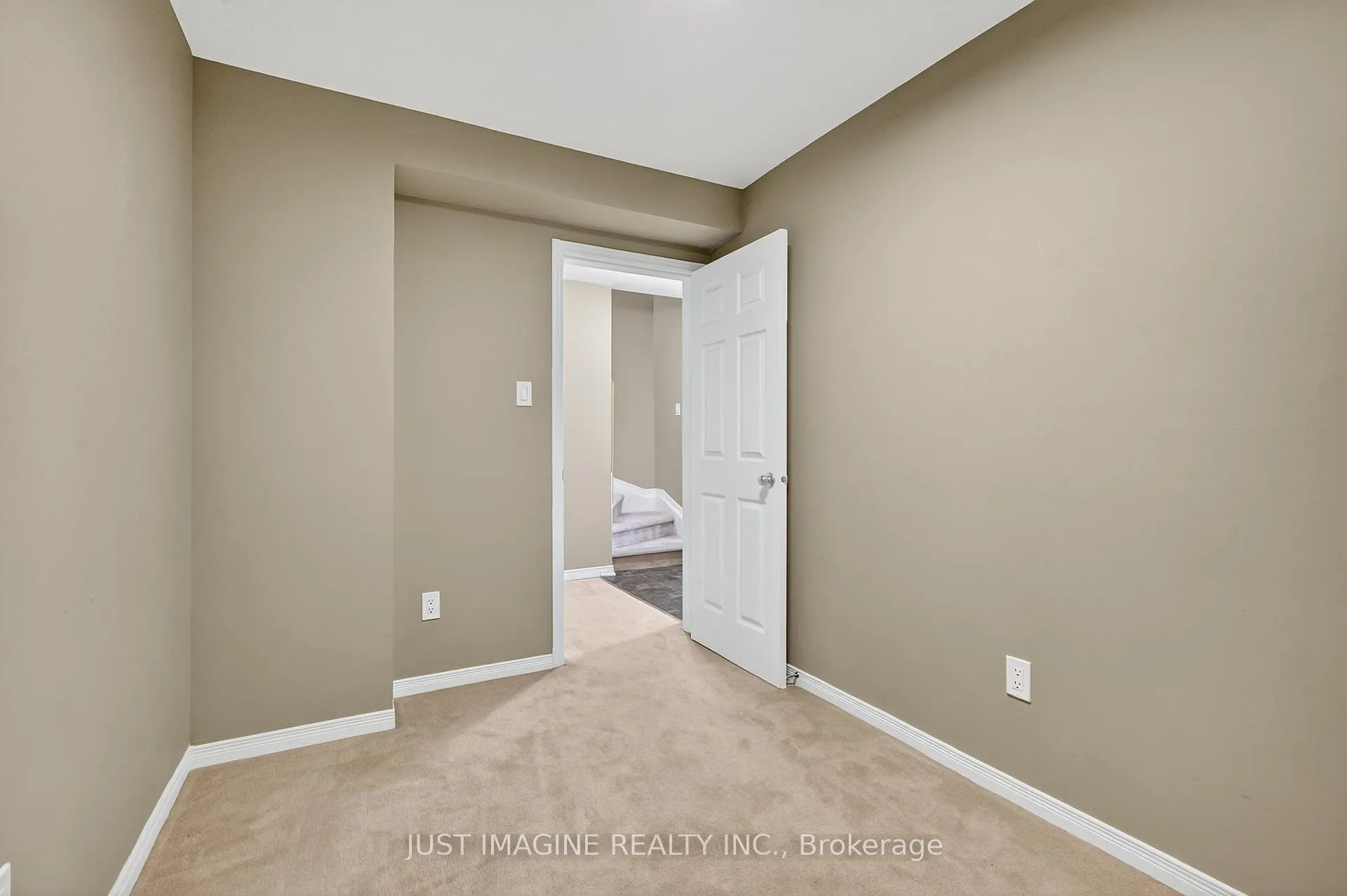 Photo 8 of 105 Caithness Private, Ottawa, Mer Bleue/Bradley Estates/Anderson Park — HOMEH