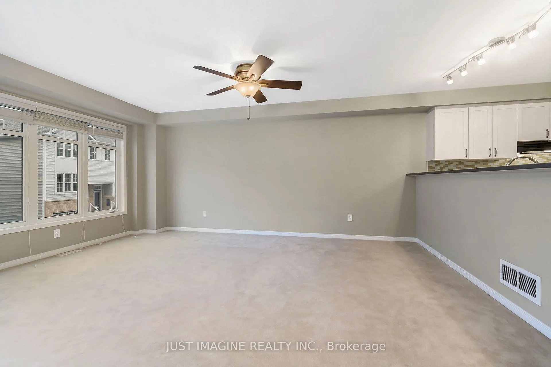Photo 13 of 105 Caithness Private, Ottawa, Mer Bleue/Bradley Estates/Anderson Park — HOMEH