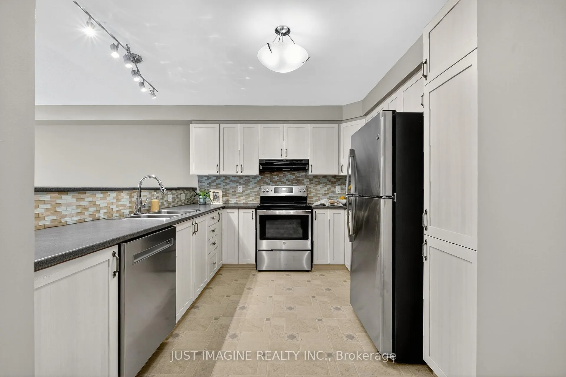 Photo 15 of 105 Caithness Private, Ottawa, Mer Bleue/Bradley Estates/Anderson Park — HOMEH