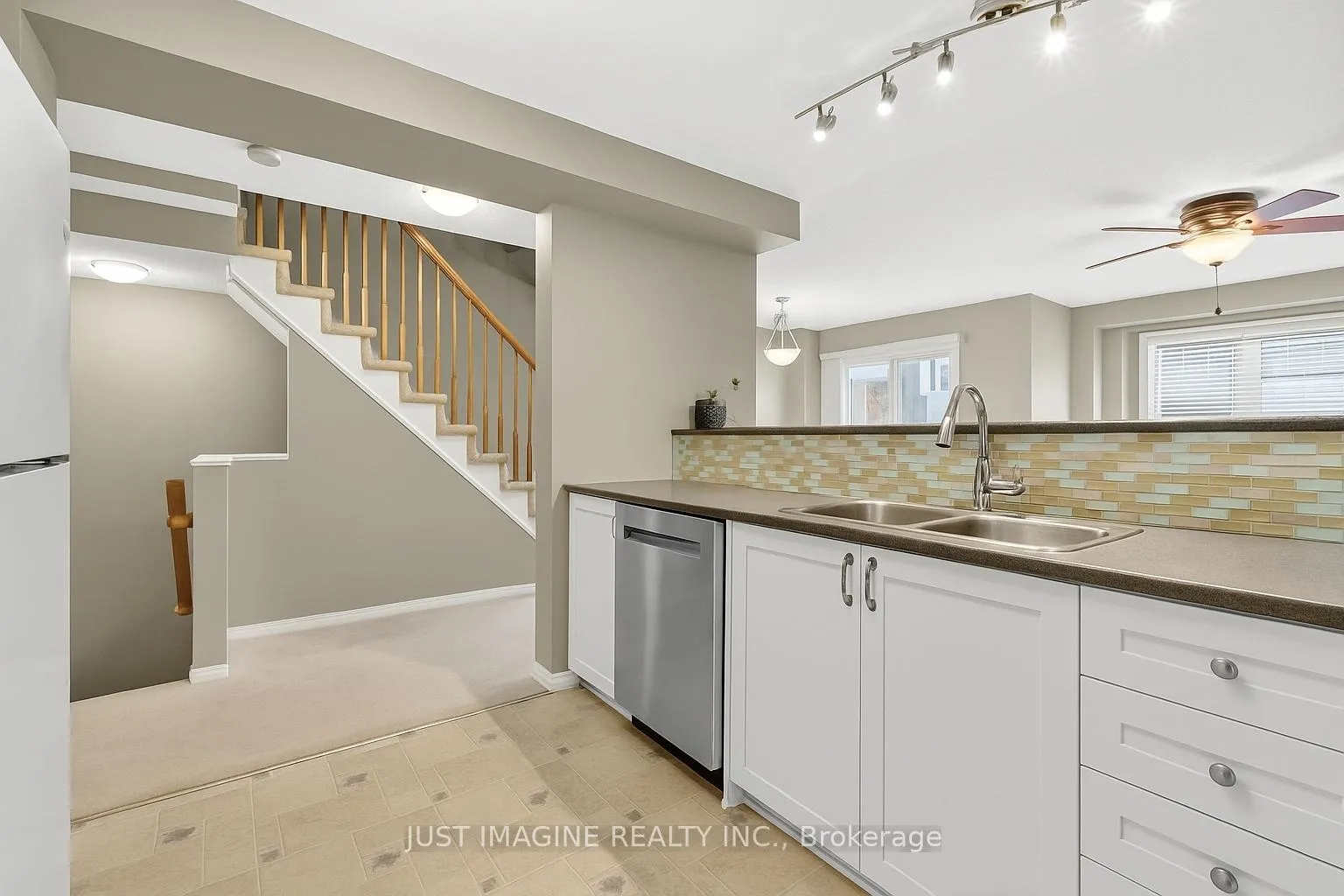 Photo 19 of 105 Caithness Private, Ottawa, Mer Bleue/Bradley Estates/Anderson Park — HOMEH