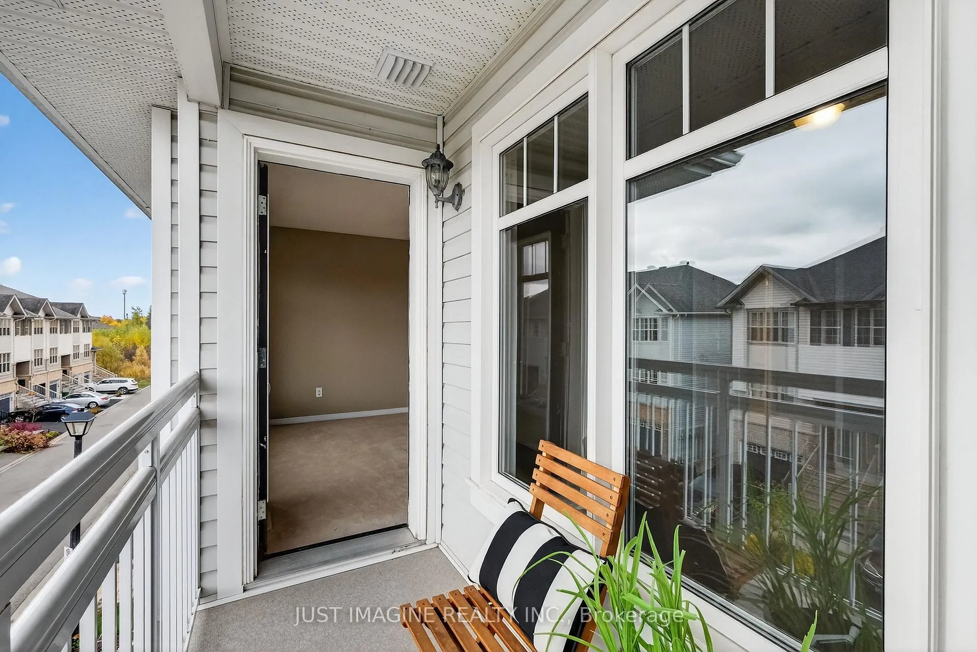 Photo 32 of 105 Caithness Private, Ottawa, Mer Bleue/Bradley Estates/Anderson Park — HOMEH