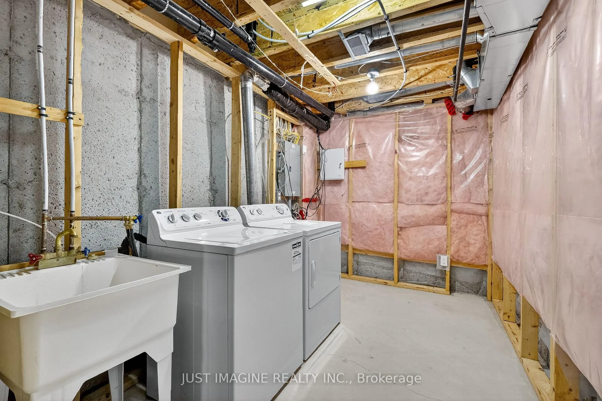 Photo 41 of 105 Caithness Private, Ottawa, Mer Bleue/Bradley Estates/Anderson Park — HOMEH