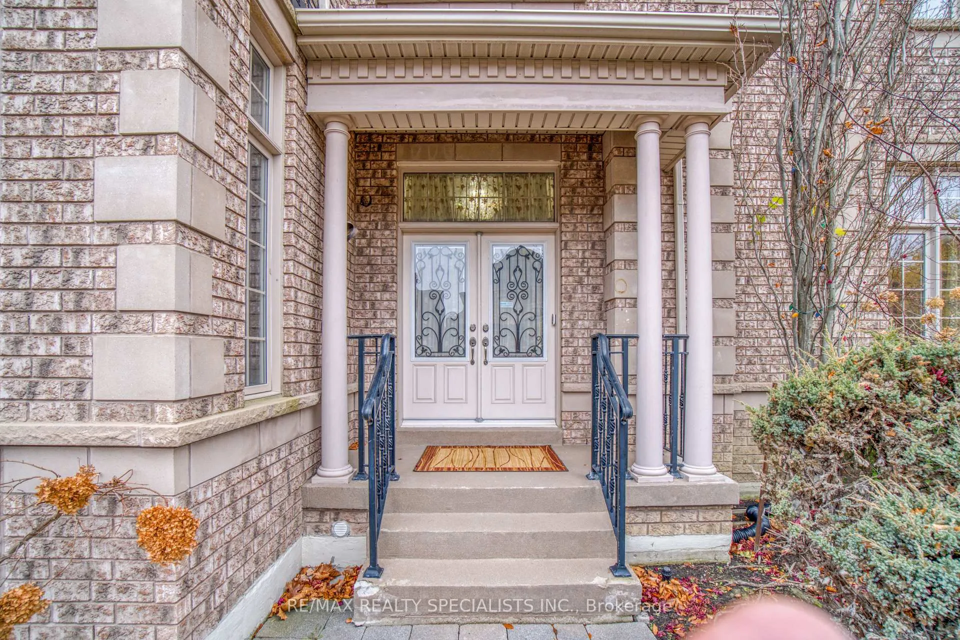 Photo 2 of 165 Grand Vallore Crescent, Vaughan, Vellore Village — HOMEH