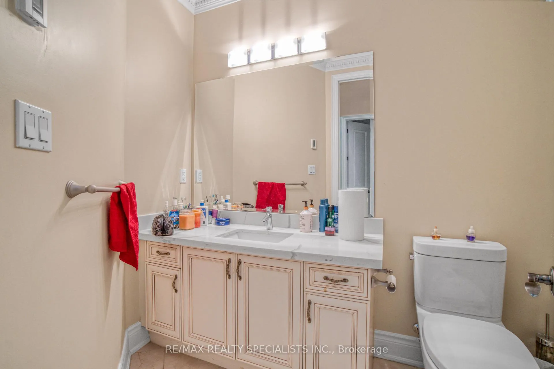 Photo 16 of 165 Grand Vallore Crescent, Vaughan, Vellore Village — HOMEH