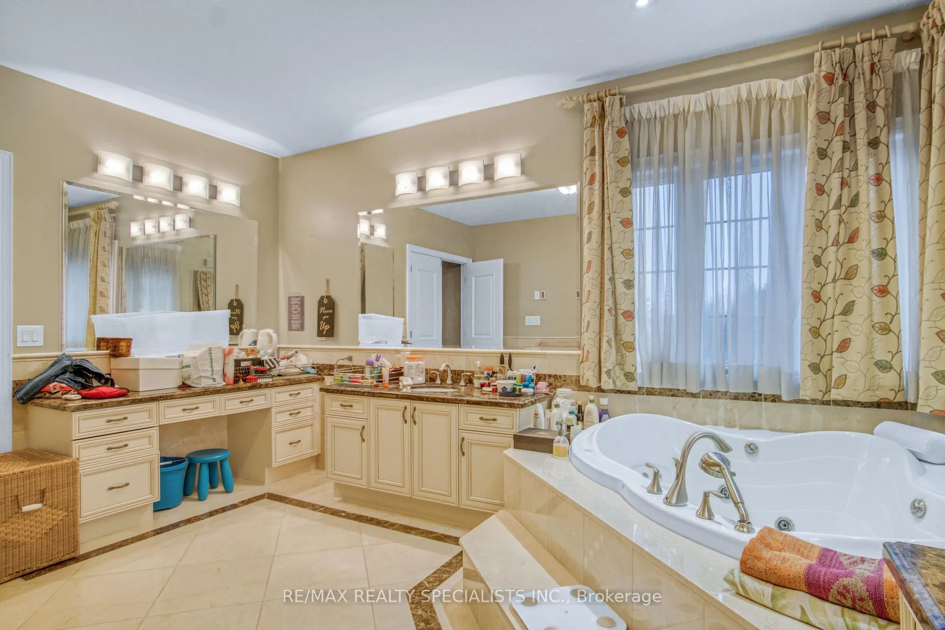 Photo 23 of 165 Grand Vallore Crescent, Vaughan, Vellore Village — HOMEH