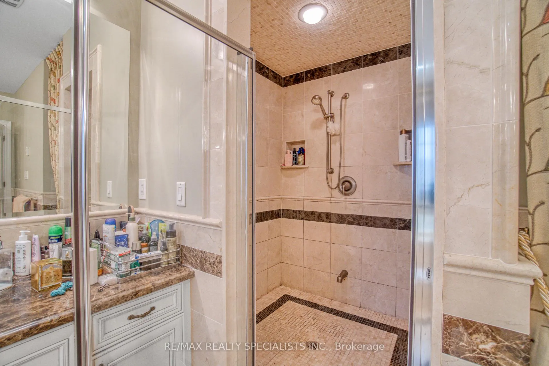 Photo 24 of 165 Grand Vallore Crescent, Vaughan, Vellore Village — HOMEH