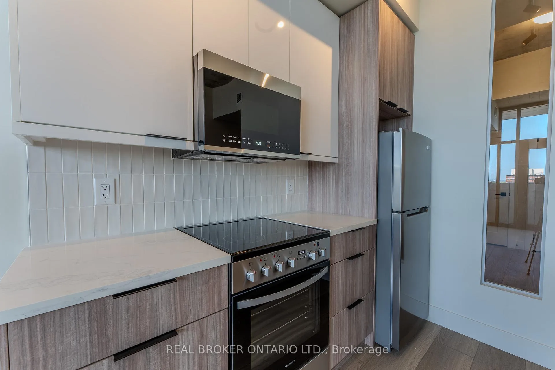 Photo 2 of Unit 706, 24 Augusta Street, Hamilton, Corktown — HOMEH