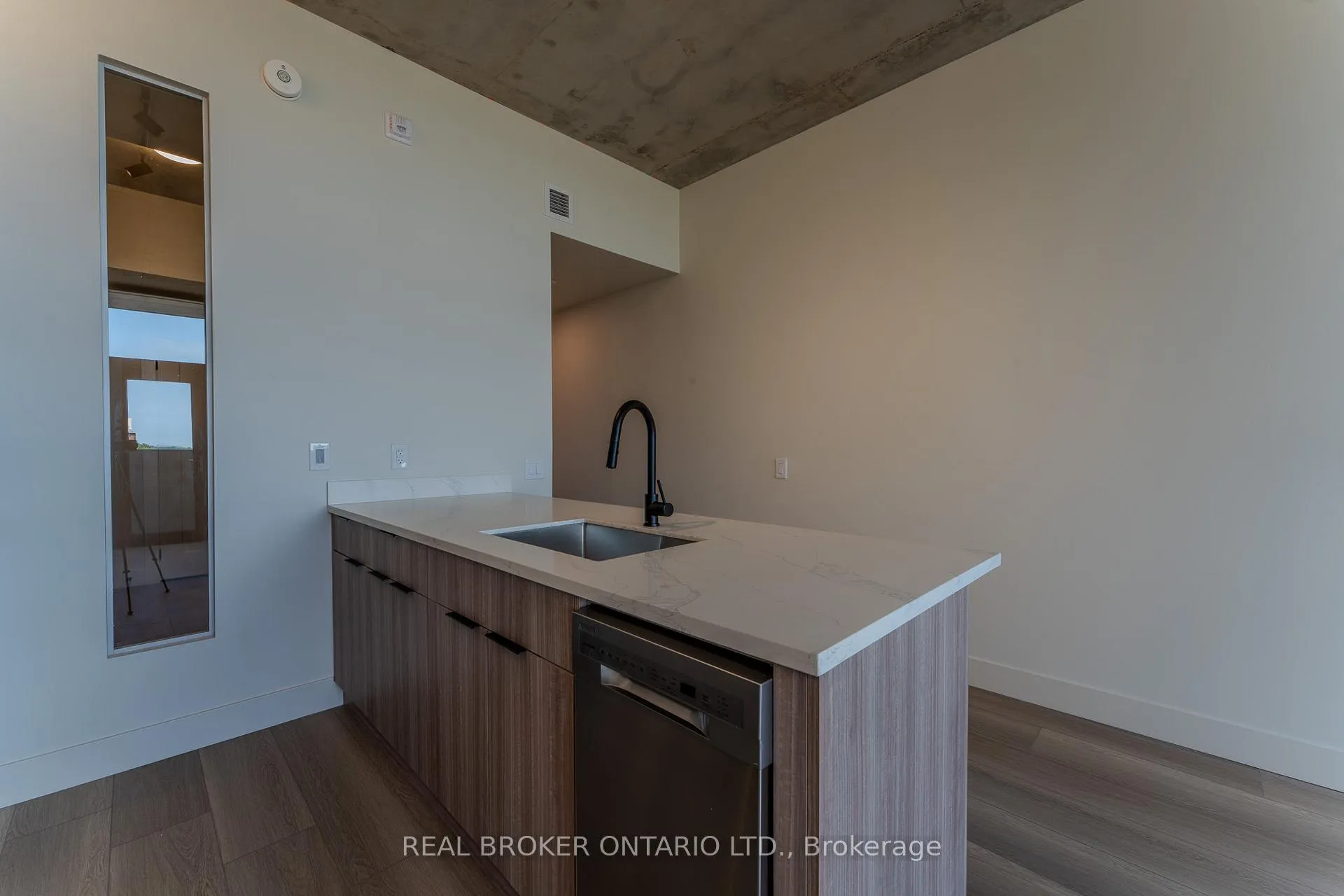 Photo 3 of Unit 706, 24 Augusta Street, Hamilton, Corktown — HOMEH