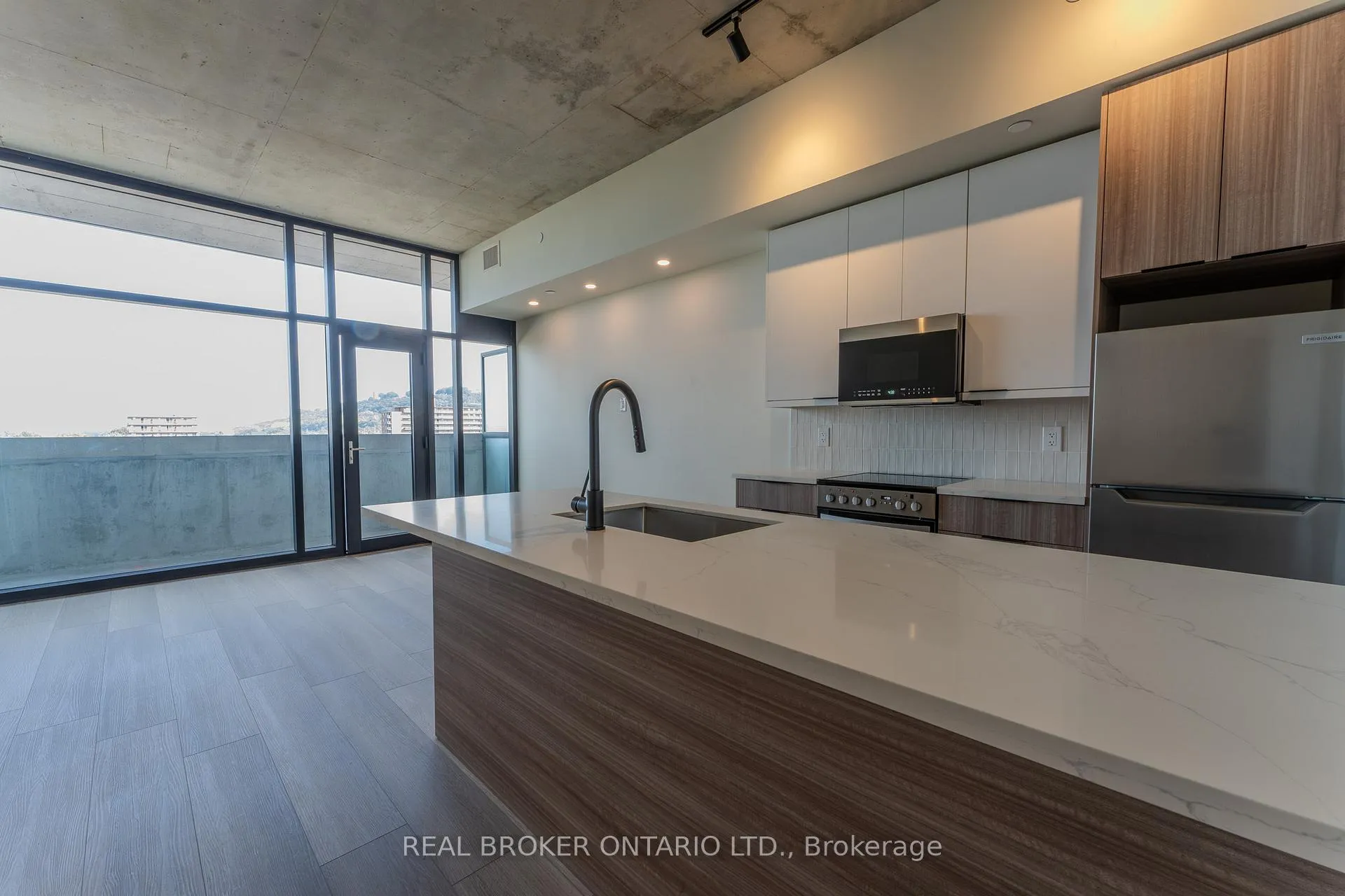 Photo 4 of Unit 706, 24 Augusta Street, Hamilton, Corktown — HOMEH