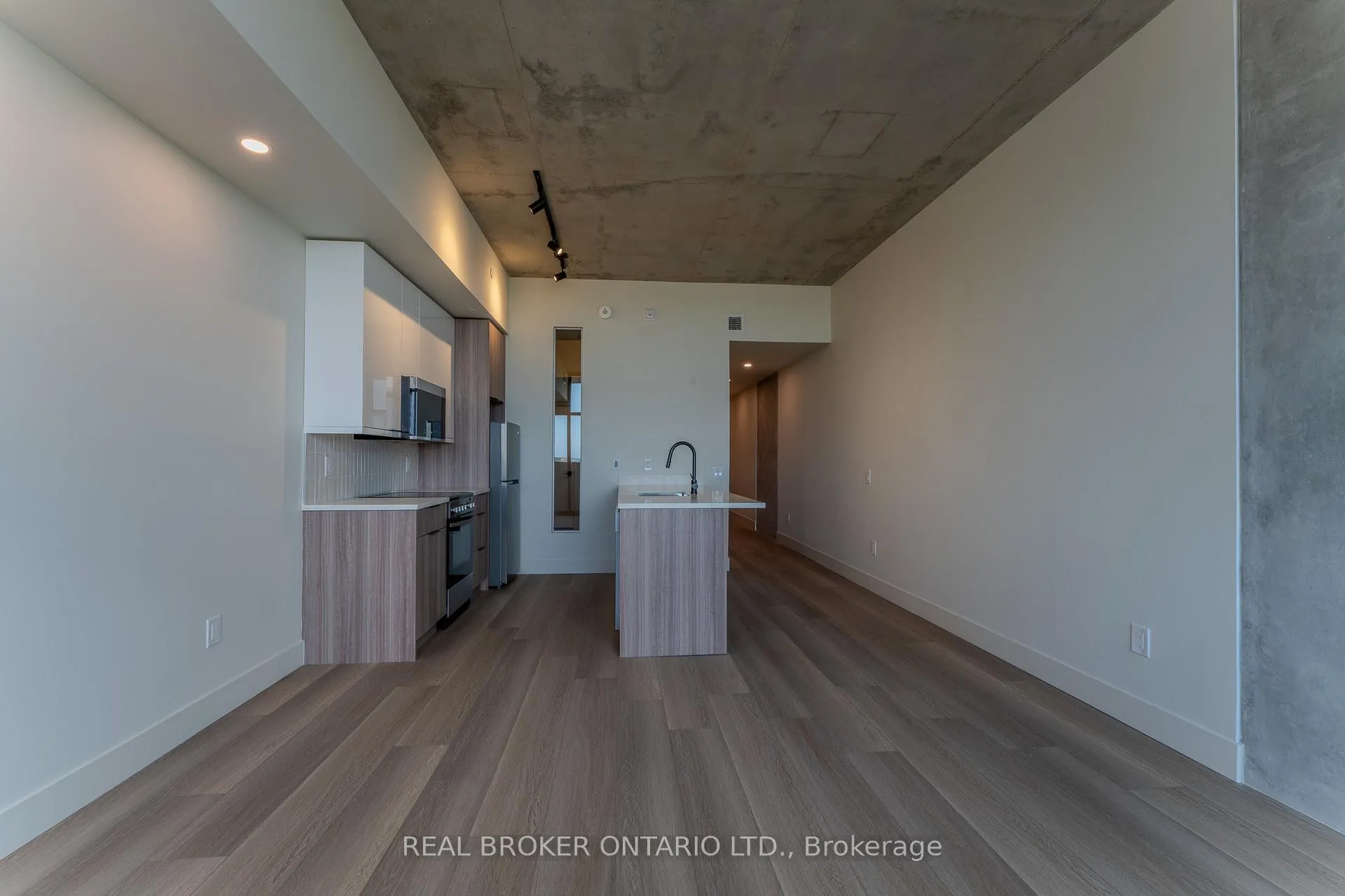 Photo 5 of Unit 706, 24 Augusta Street, Hamilton, Corktown — HOMEH