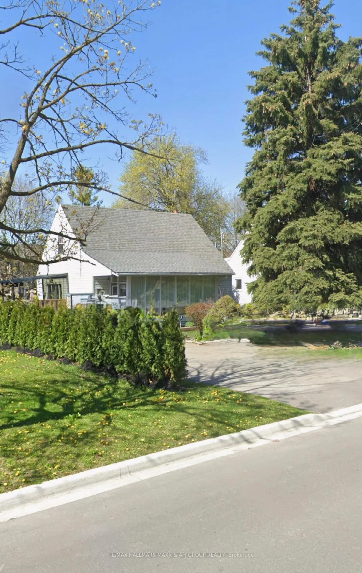 Front of 54 Highland Park Boulevard E