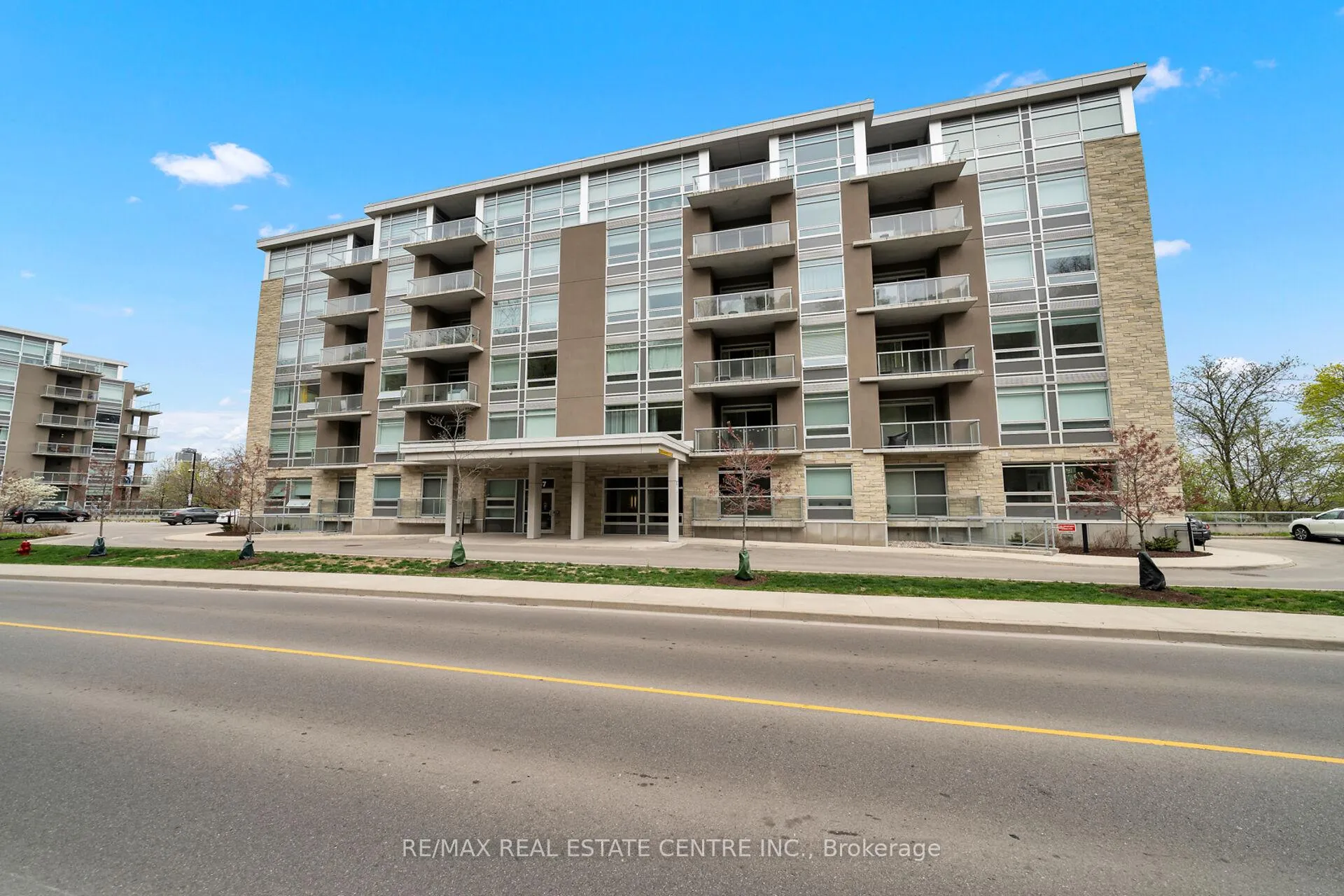Photo 3 of Unit 305, 467 Charlton Avenue E, Hamilton, Stinson — HOMEH
