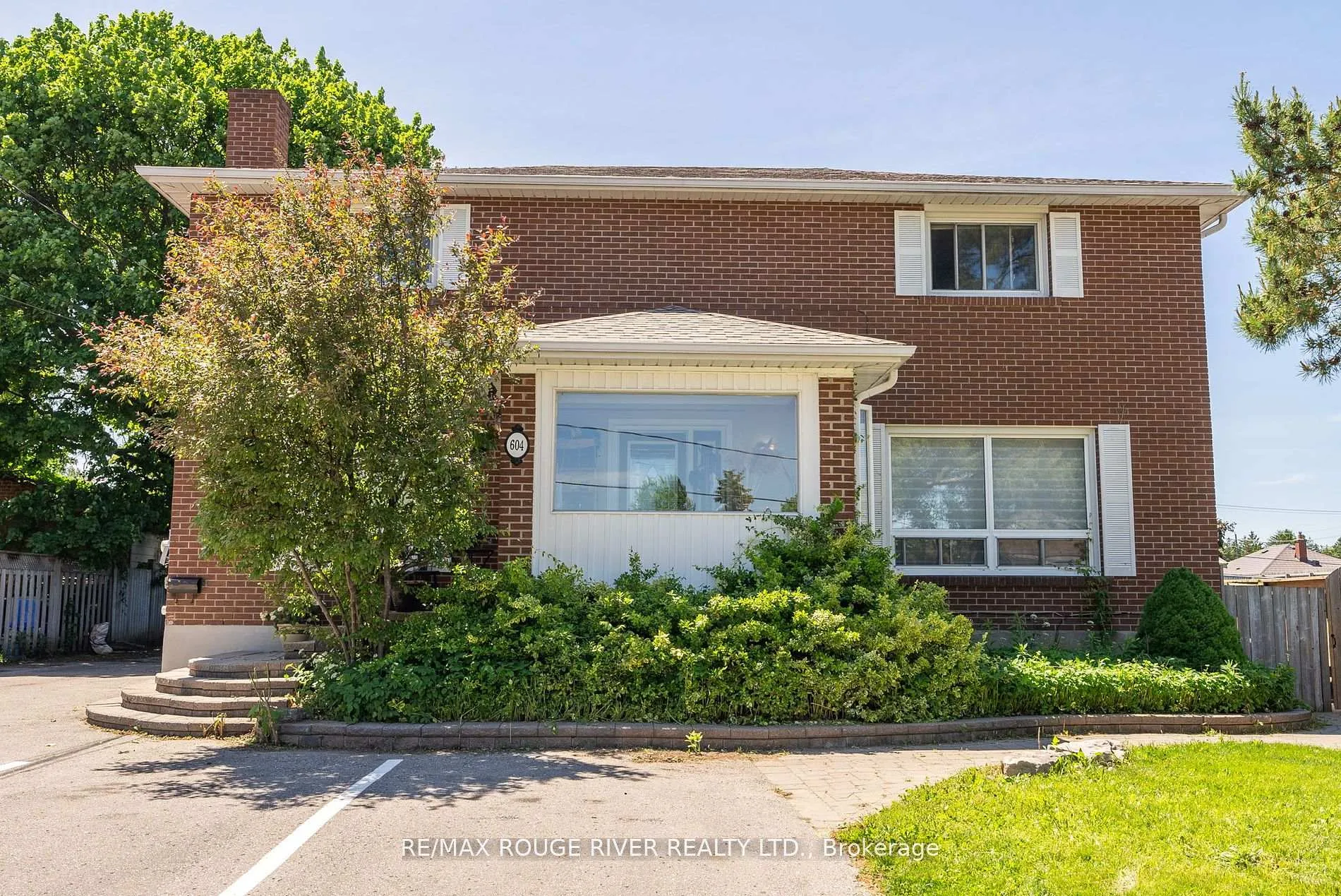 Photo 2 of 604 Kent Street, Whitby, Downtown Whitby — HOMEH