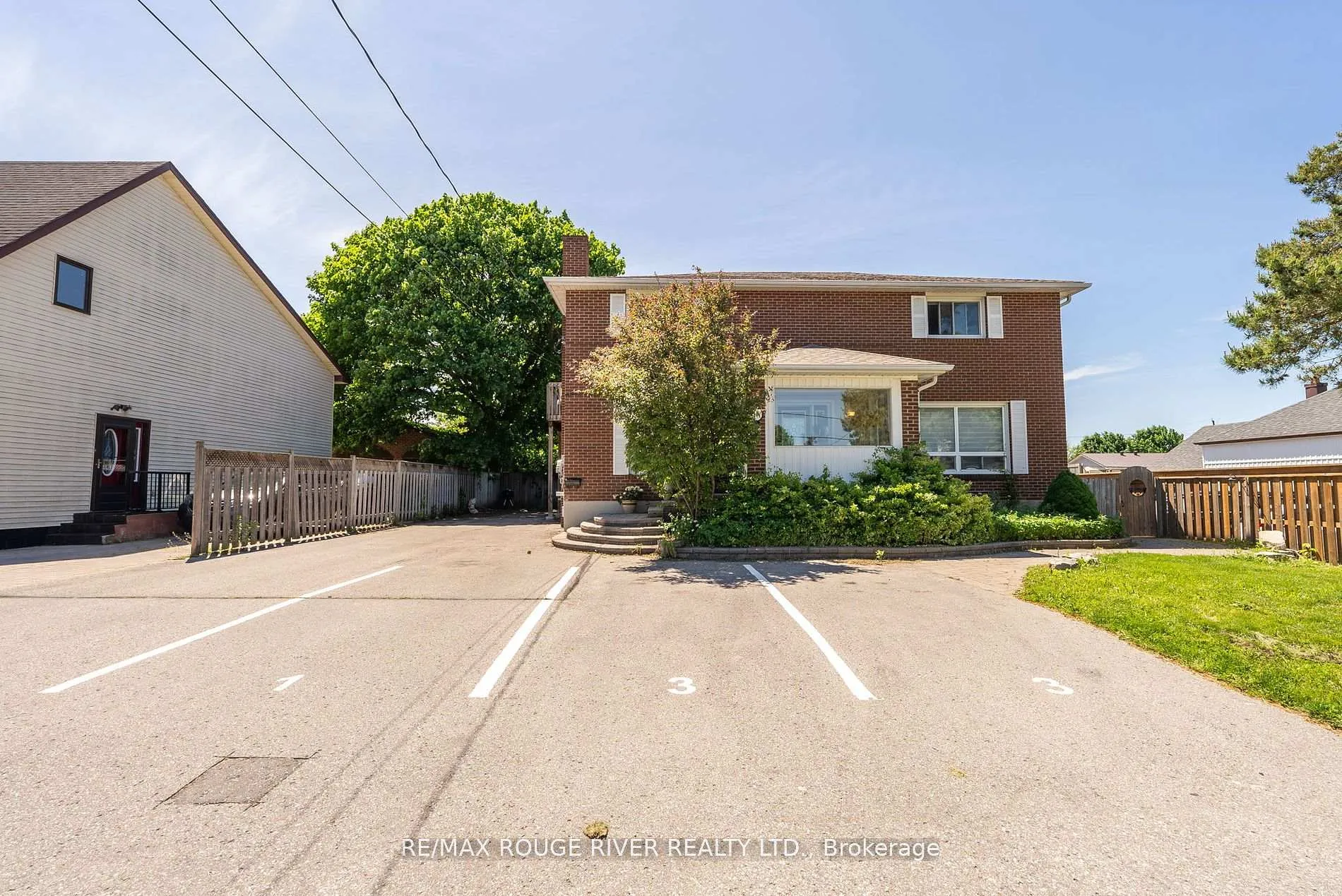 Photo 3 of 604 Kent Street, Whitby, Downtown Whitby — HOMEH