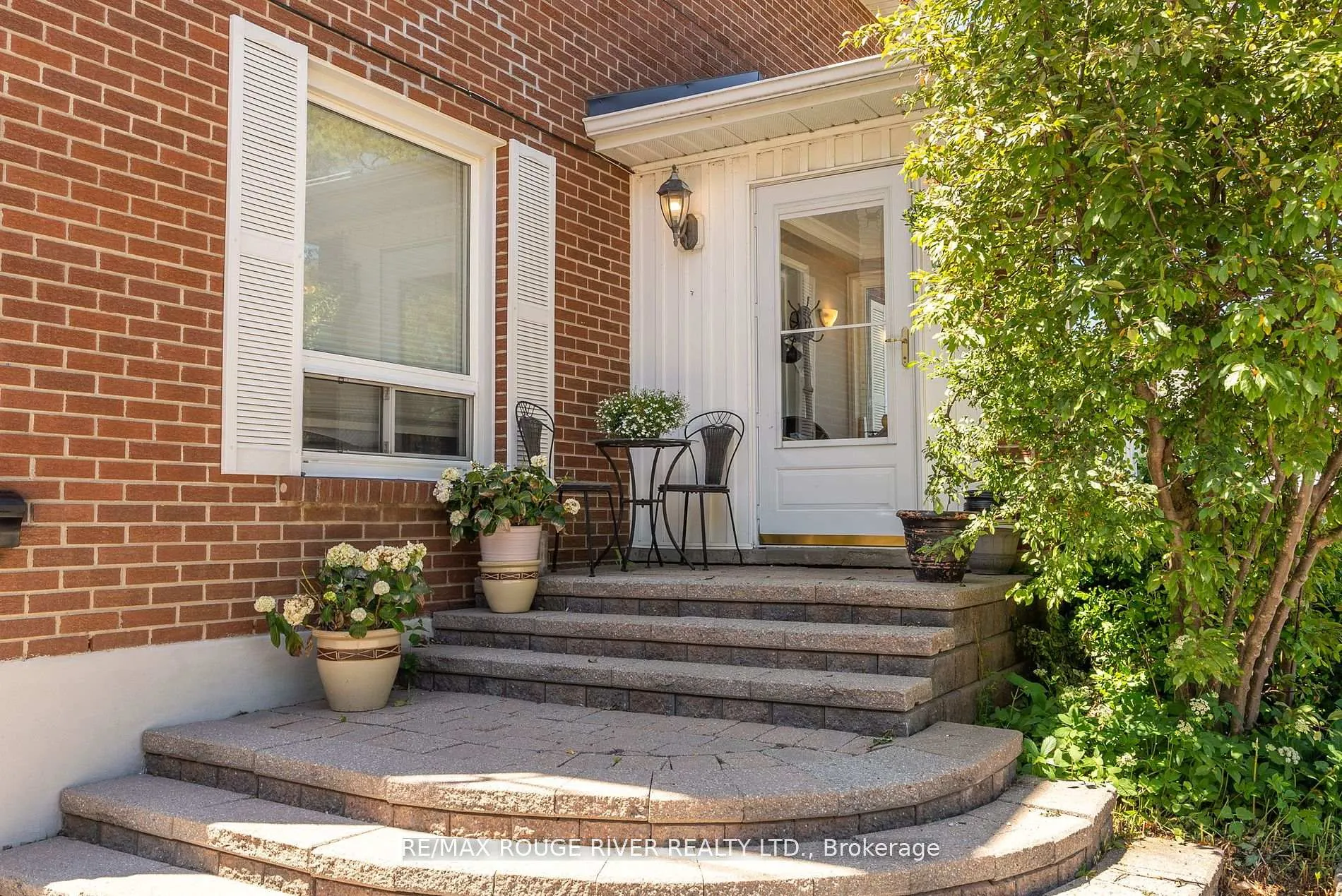 Photo 8 of 604 Kent Street, Whitby, Downtown Whitby — HOMEH