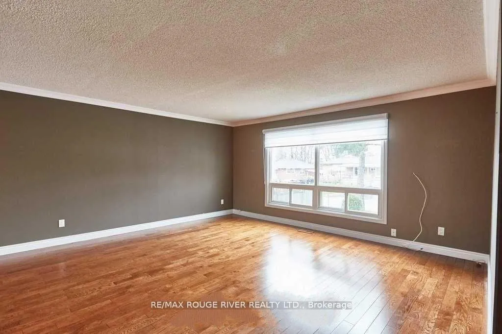 Photo 9 of 604 Kent Street, Whitby, Downtown Whitby — HOMEH