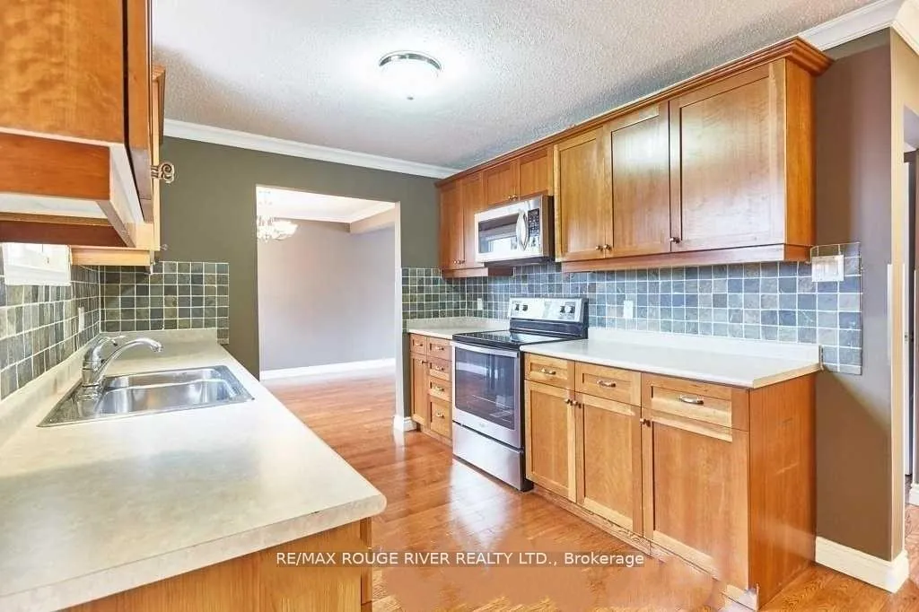 Photo 12 of 604 Kent Street, Whitby, Downtown Whitby — HOMEH