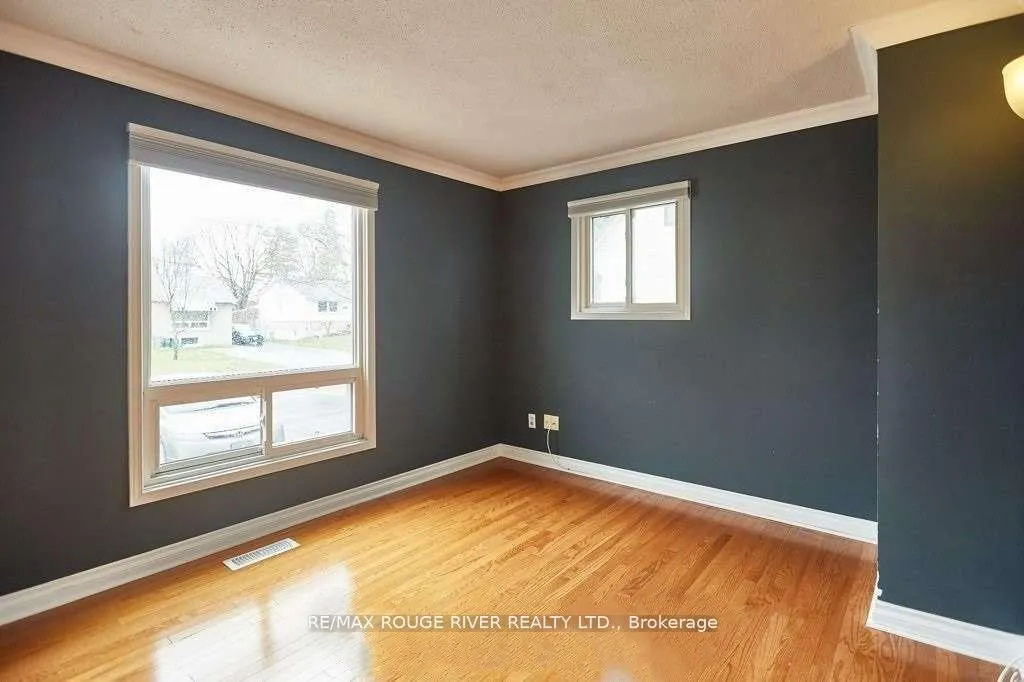 Photo 14 of 604 Kent Street, Whitby, Downtown Whitby — HOMEH
