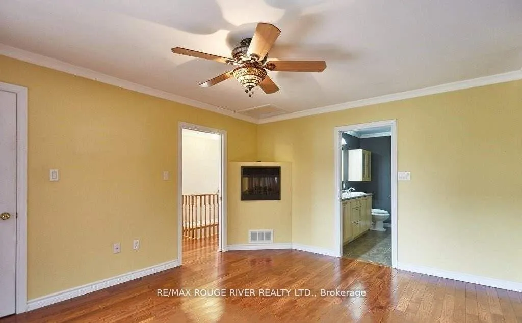 Photo 15 of 604 Kent Street, Whitby, Downtown Whitby — HOMEH
