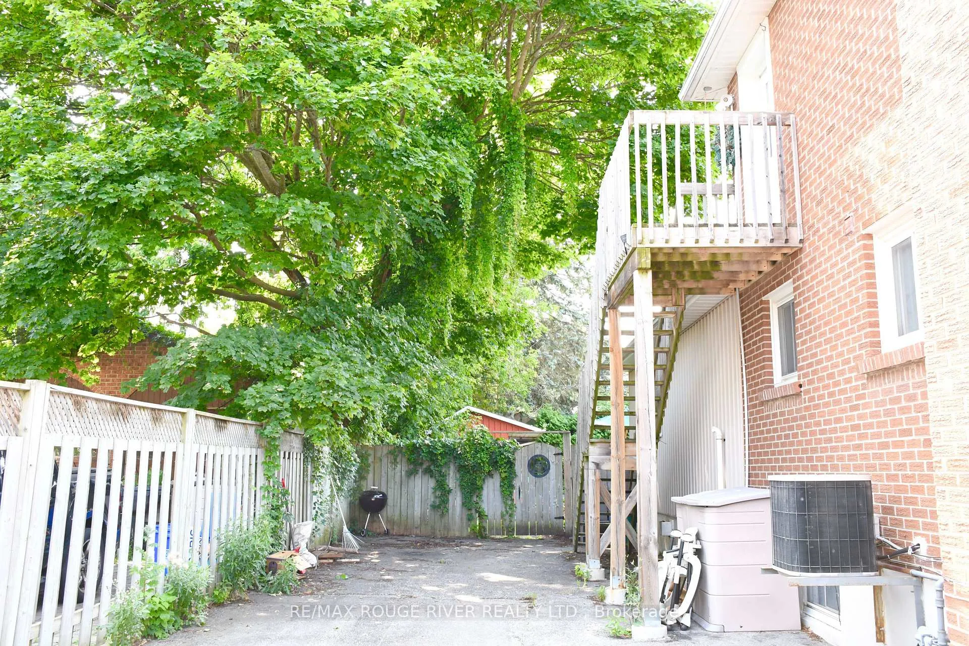 Photo 16 of 604 Kent Street, Whitby, Downtown Whitby — HOMEH