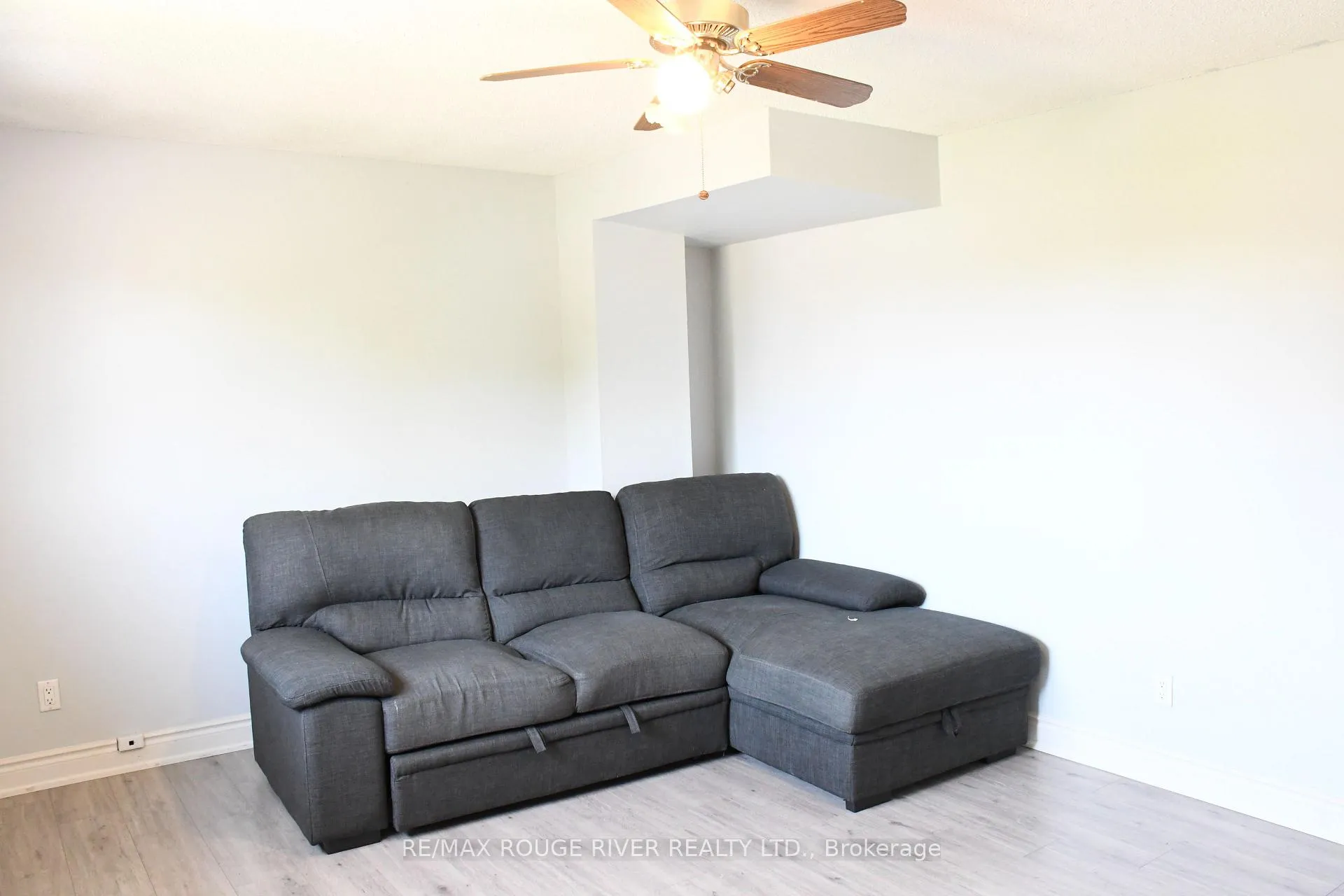Photo 19 of 604 Kent Street, Whitby, Downtown Whitby — HOMEH