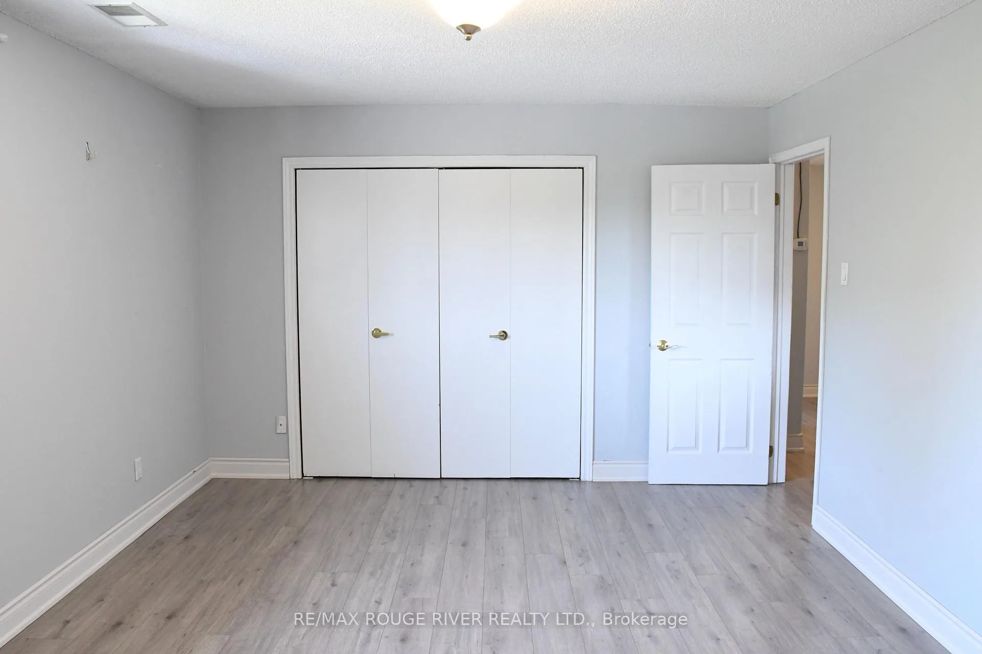 Photo 25 of 604 Kent Street, Whitby, Downtown Whitby — HOMEH