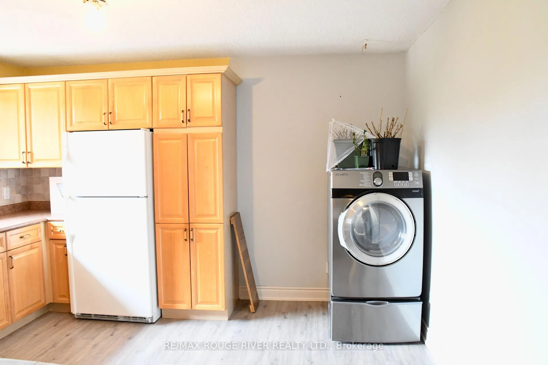 Photo 26 of 604 Kent Street, Whitby, Downtown Whitby — HOMEH