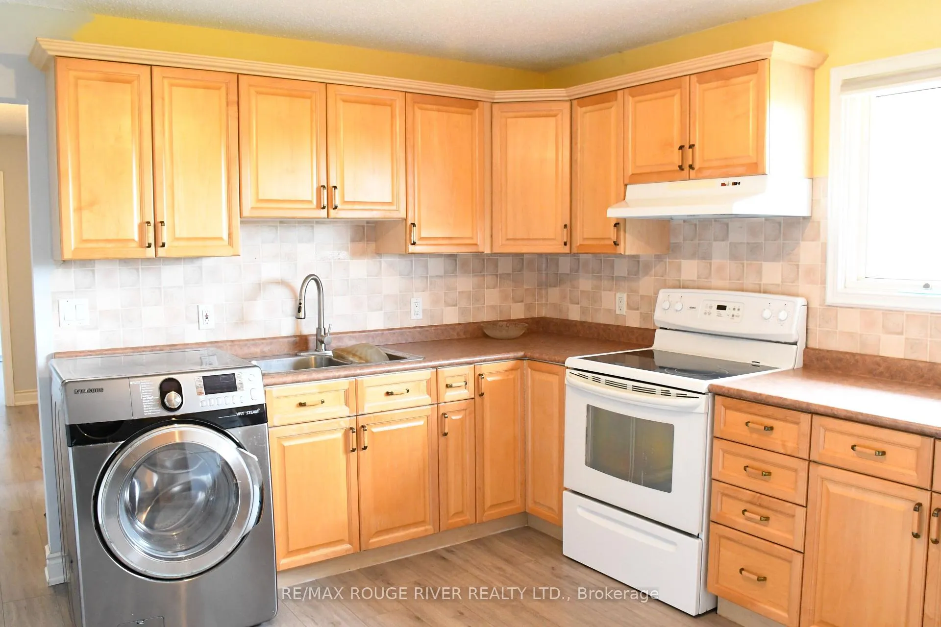 Photo 27 of 604 Kent Street, Whitby, Downtown Whitby — HOMEH