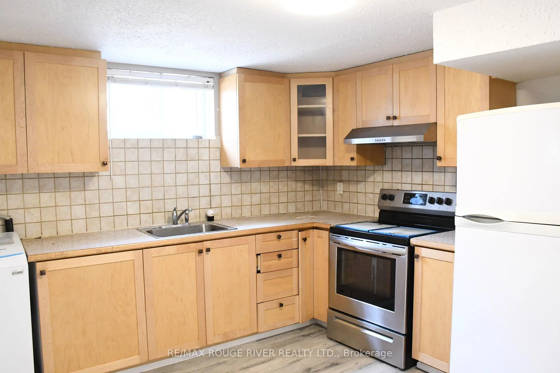 Photo 32 of 604 Kent Street, Whitby, Downtown Whitby — HOMEH