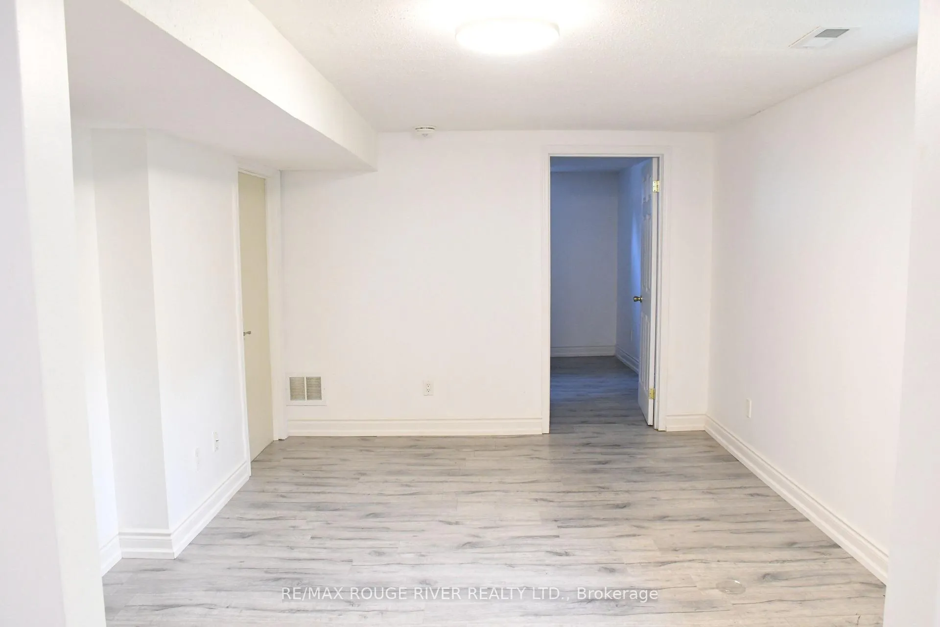 Photo 35 of 604 Kent Street, Whitby, Downtown Whitby — HOMEH