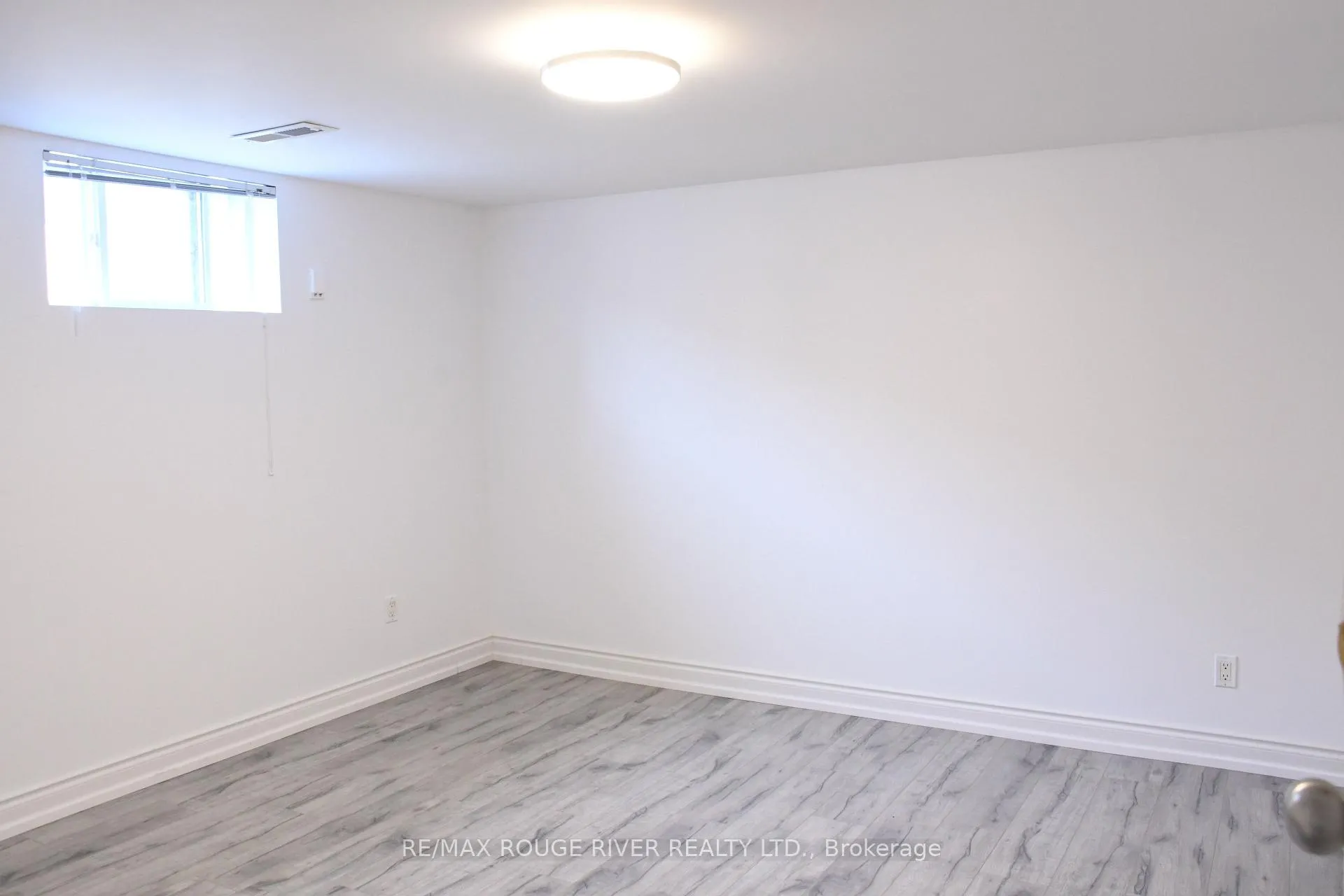 Photo 38 of 604 Kent Street, Whitby, Downtown Whitby — HOMEH