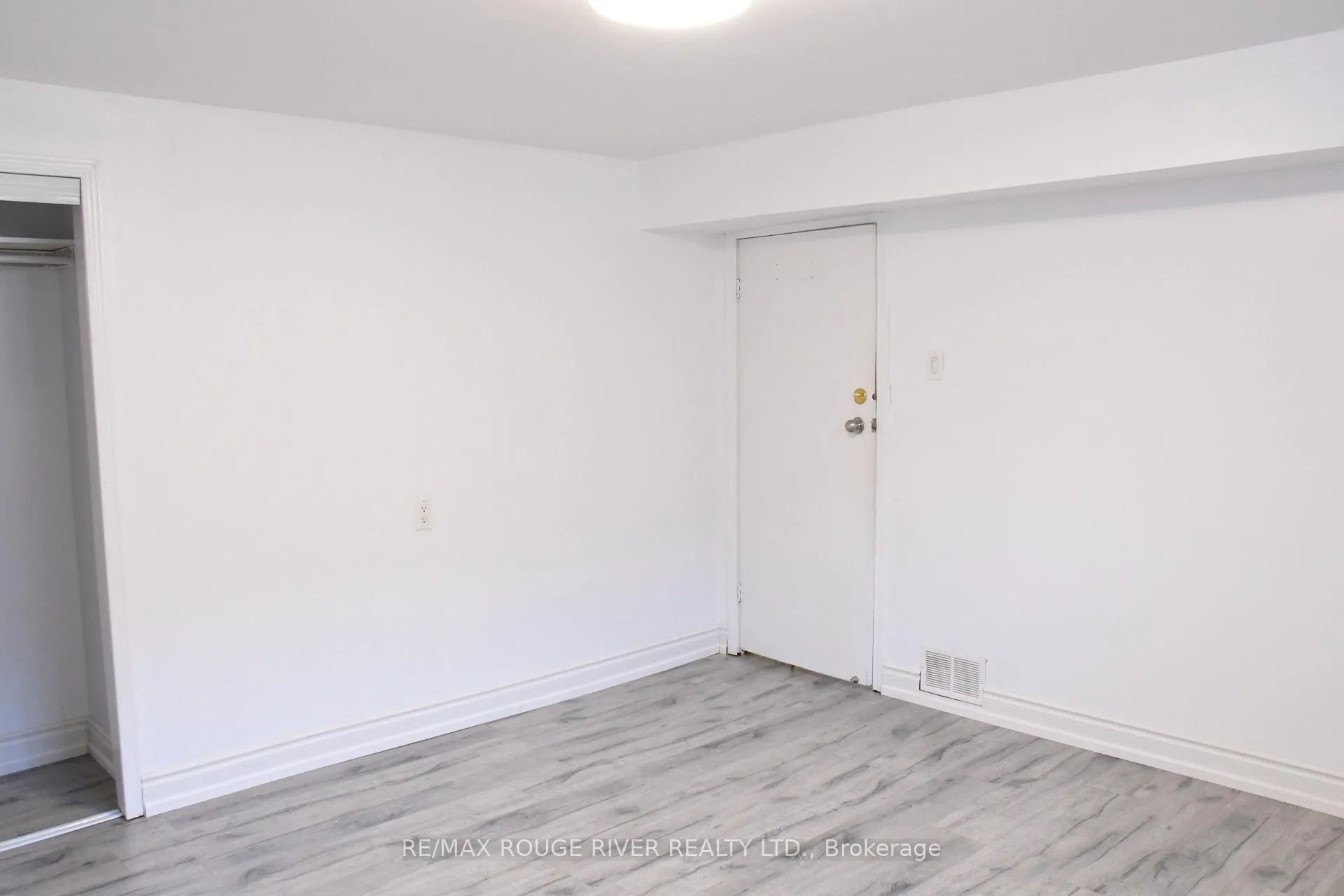 Photo 39 of 604 Kent Street, Whitby, Downtown Whitby — HOMEH