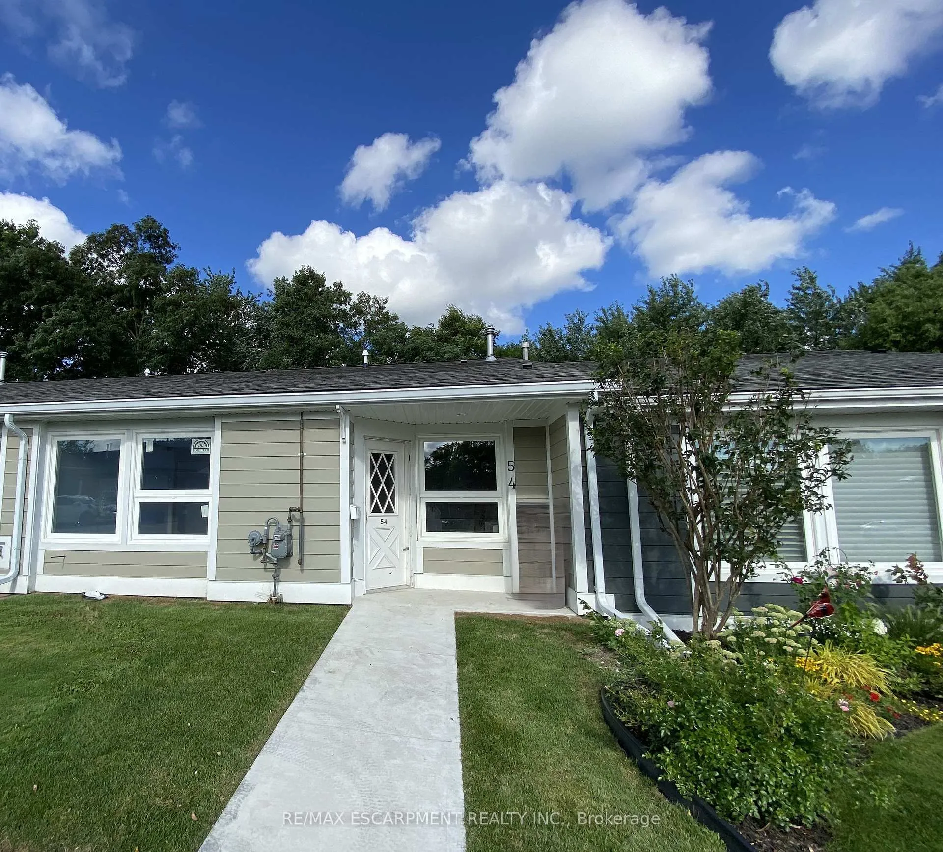 Photo 1 of 54 Szollosy Circle, Hamilton, Kennedy — HOMEH