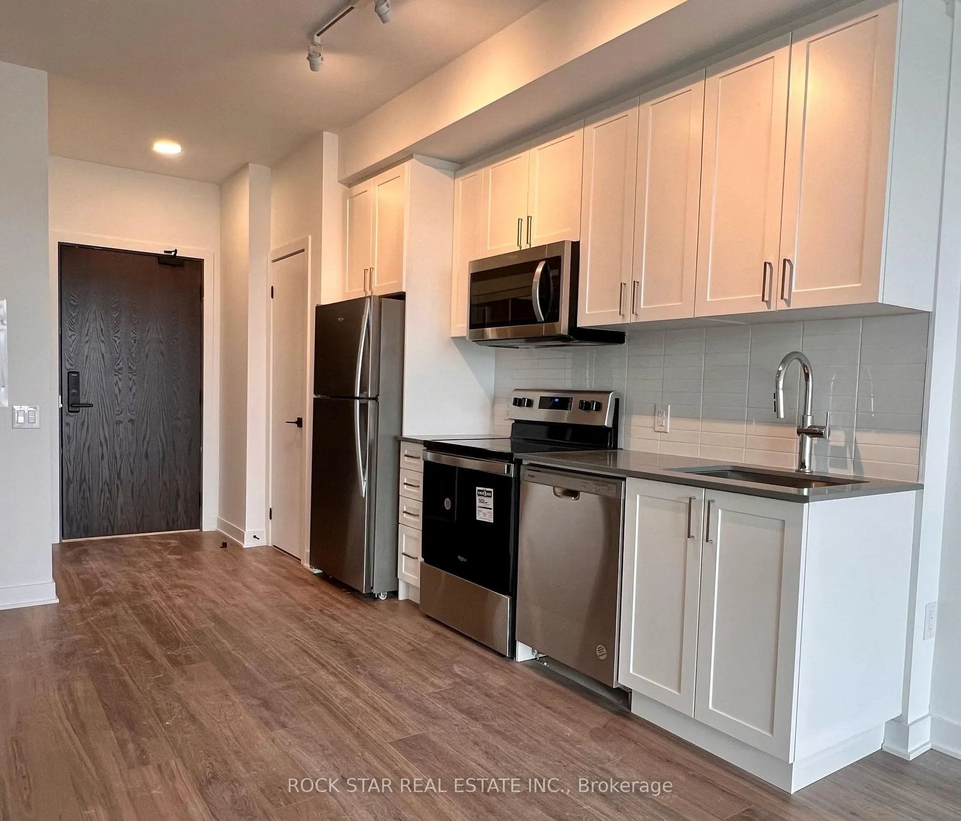 Photo 3 of Unit 1203, 2782 Barton Street E, Hamilton, Riverdale — HOMEH