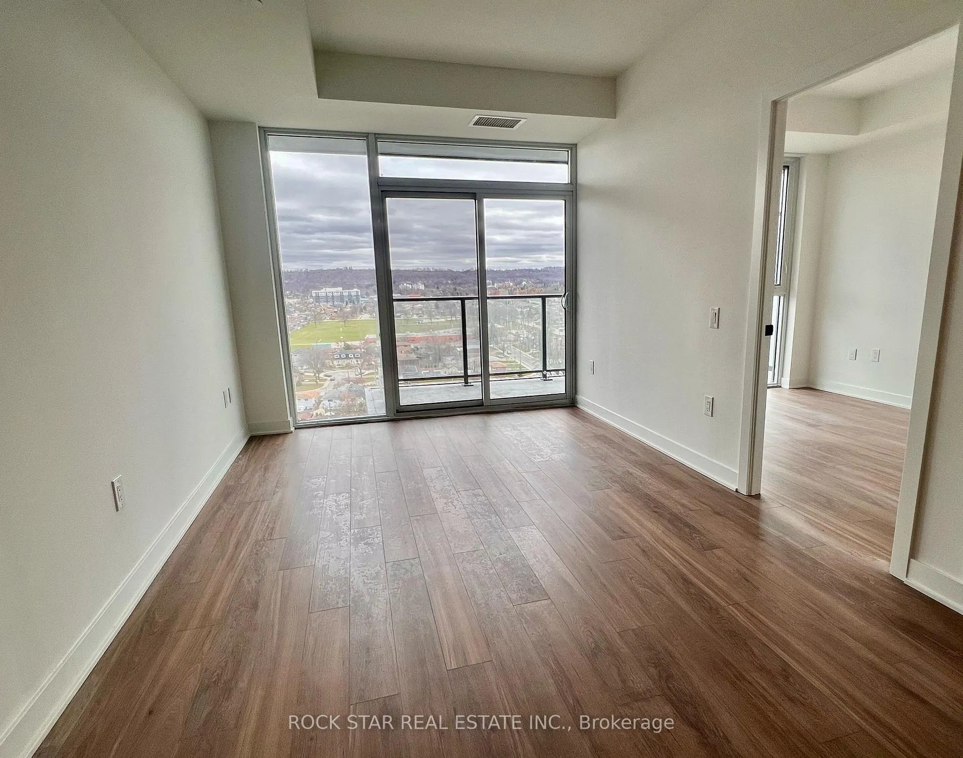 Photo 6 of Unit 1203, 2782 Barton Street E, Hamilton, Riverdale — HOMEH