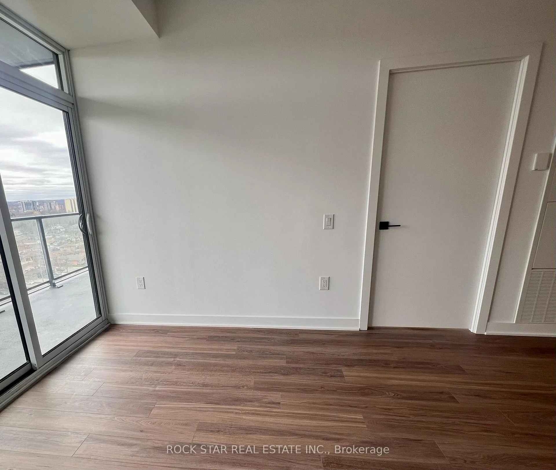 Photo 10 of Unit 1203, 2782 Barton Street E, Hamilton, Riverdale — HOMEH